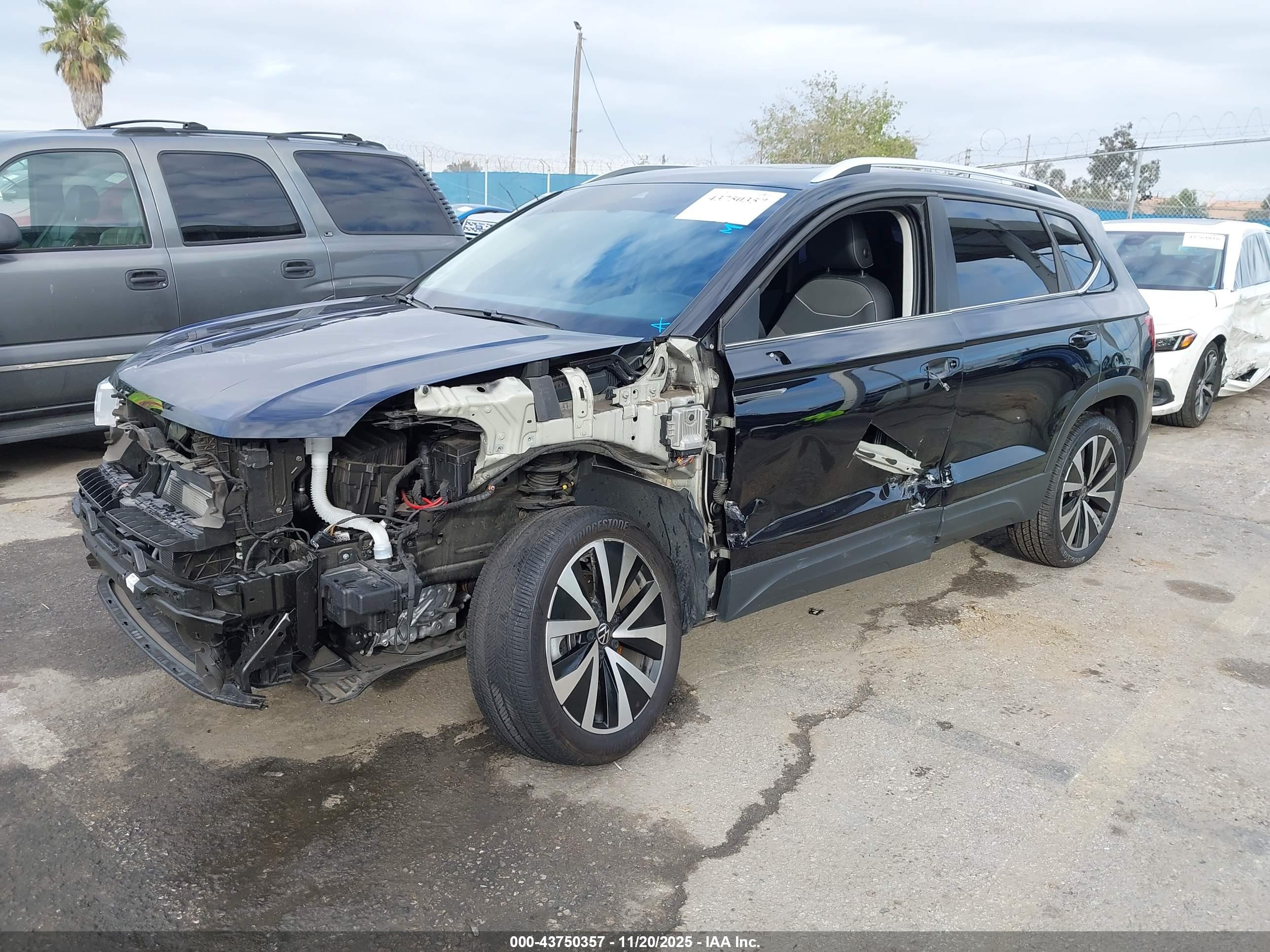 VOLKSWAGEN TAOS image 2