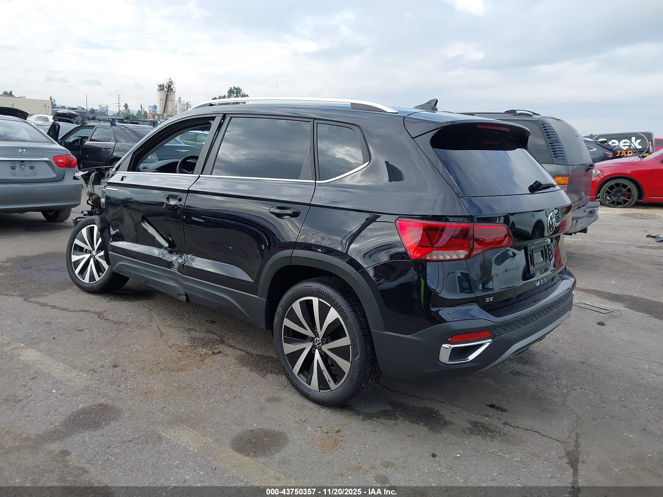 VOLKSWAGEN TAOS image 3