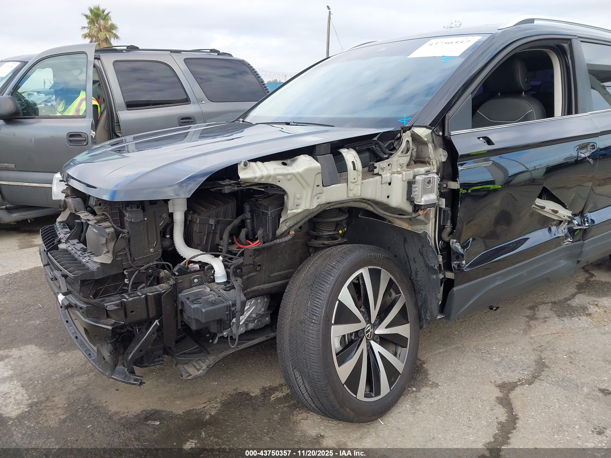 VOLKSWAGEN TAOS image 6
