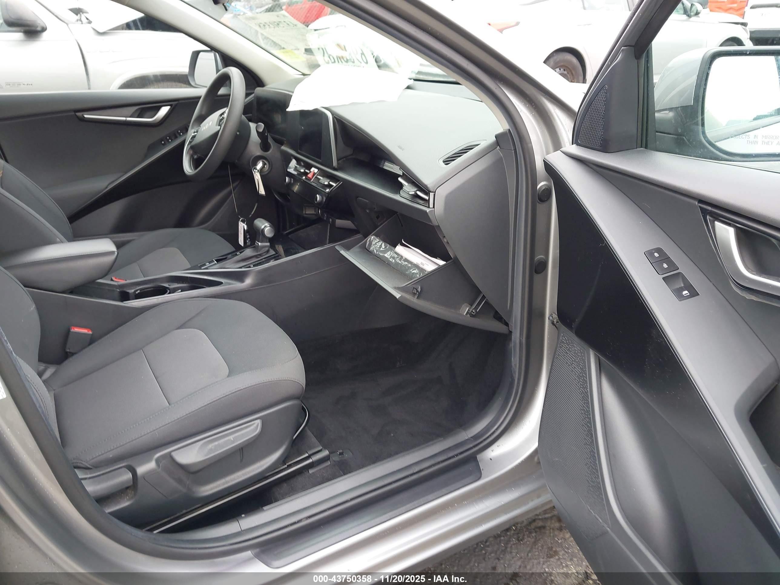 KIA NIRO image 5