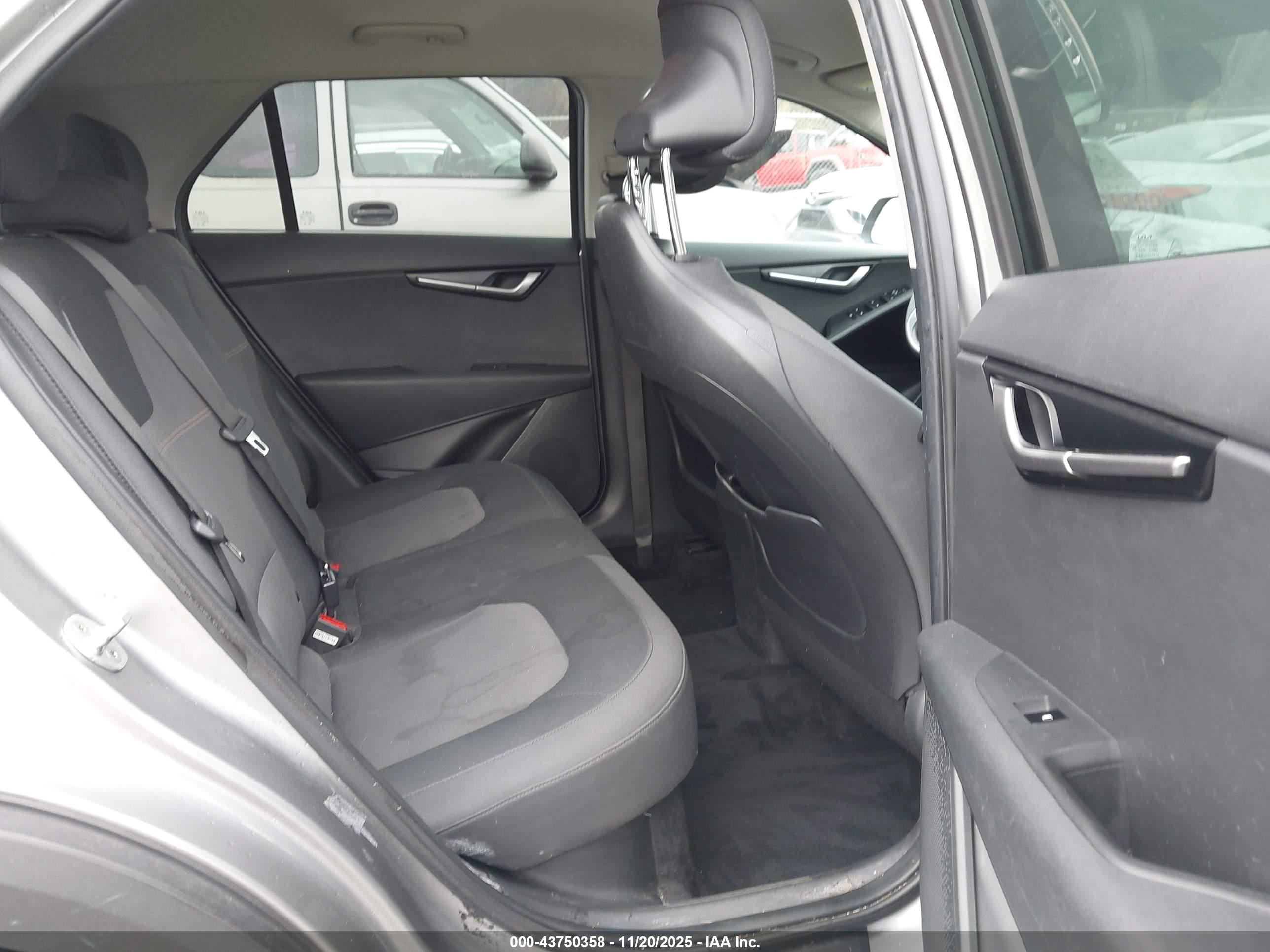 KIA NIRO image 8
