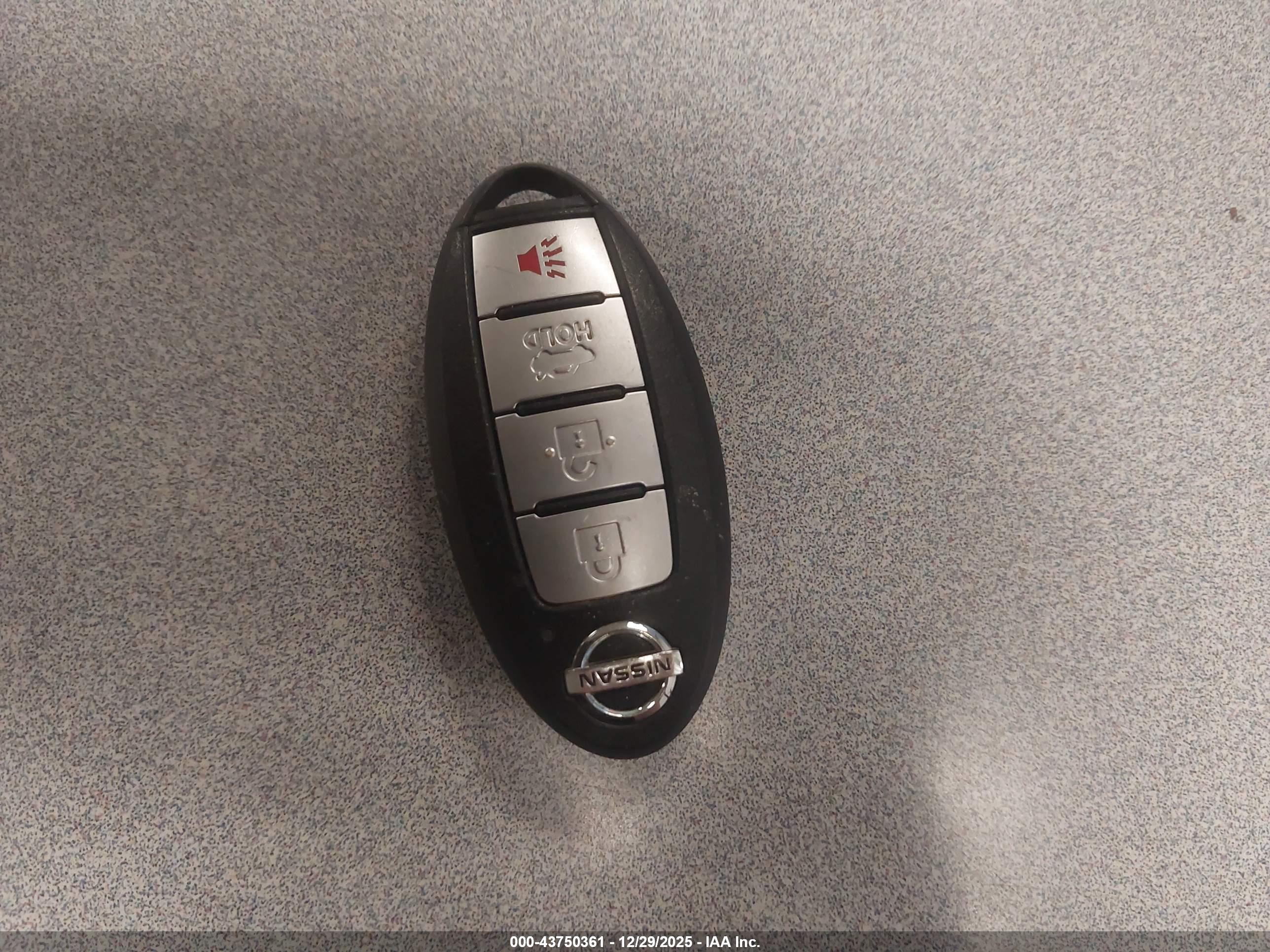 NISSAN VERSA image 11
