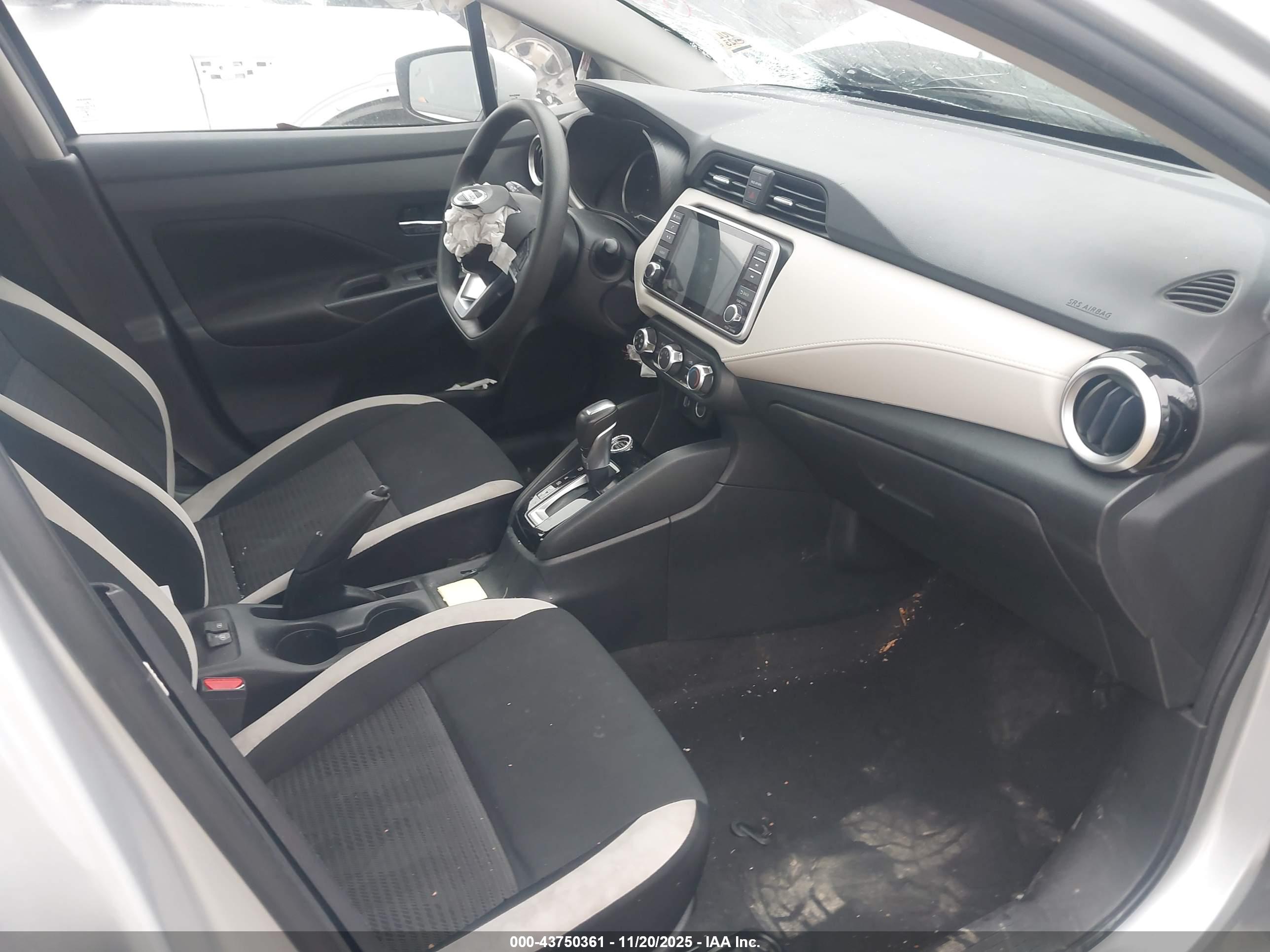NISSAN VERSA image 5