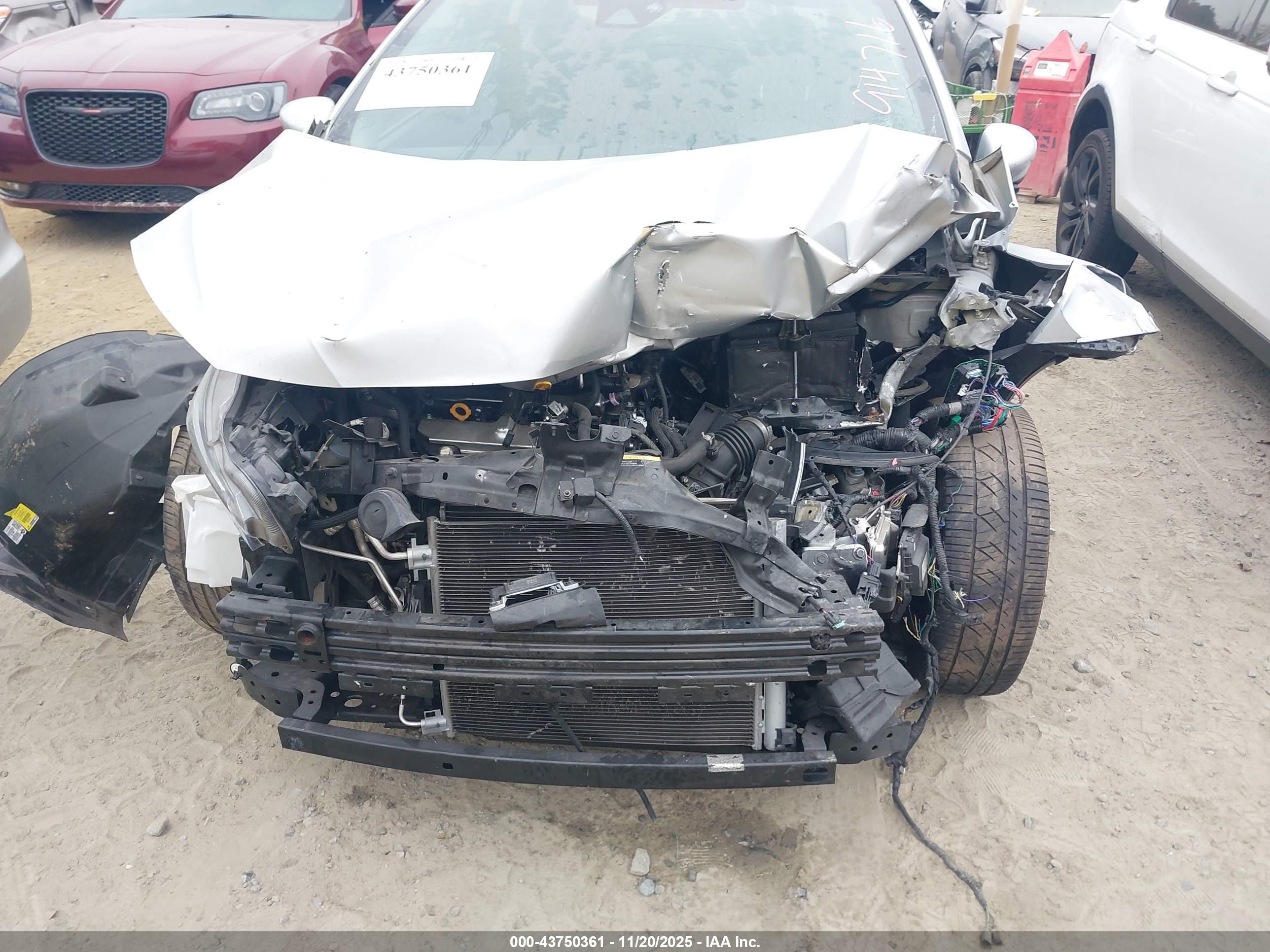NISSAN VERSA image 6