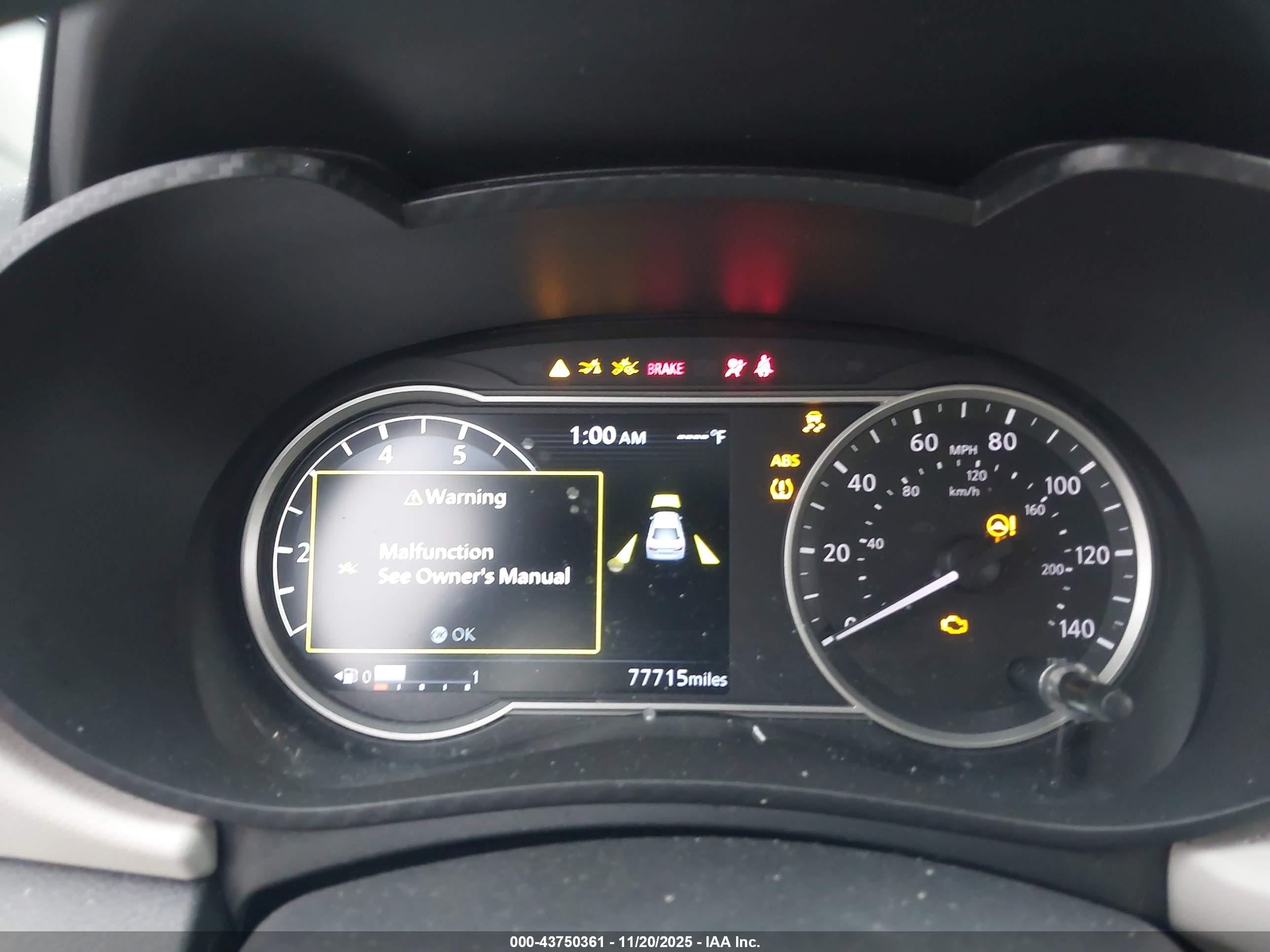 NISSAN VERSA image 7