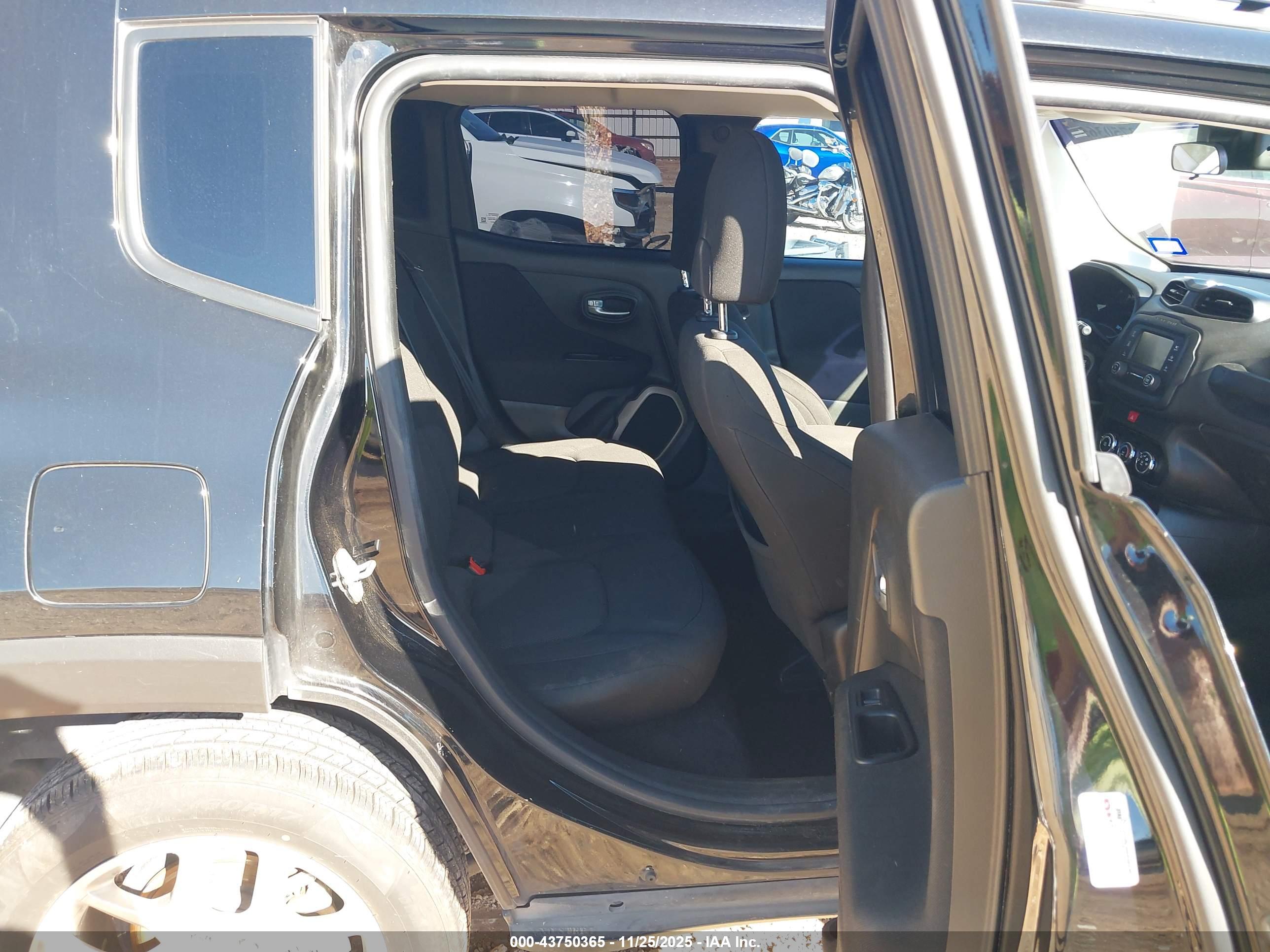 JEEP RENEGADE image 8