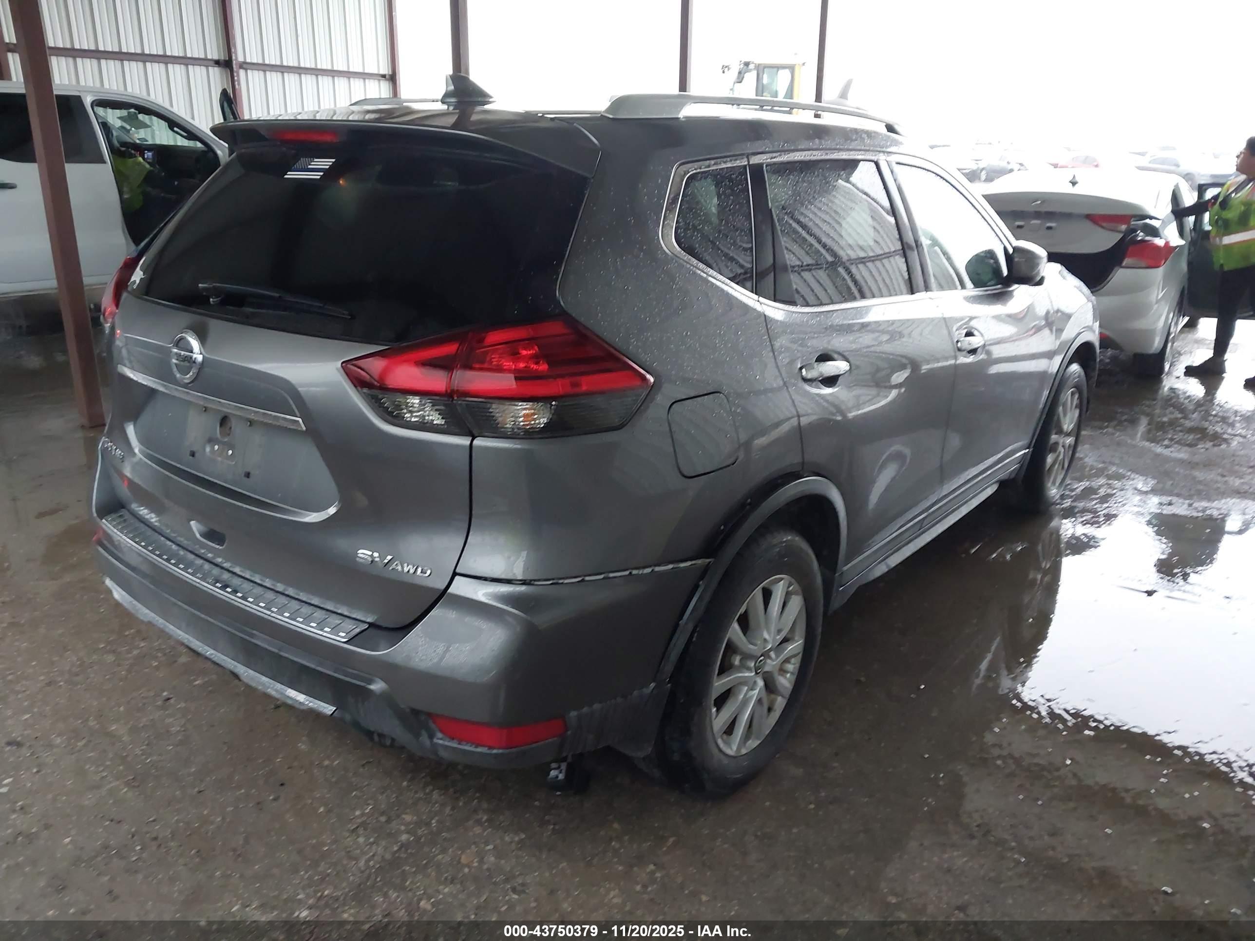 NISSAN ROGUE image 4