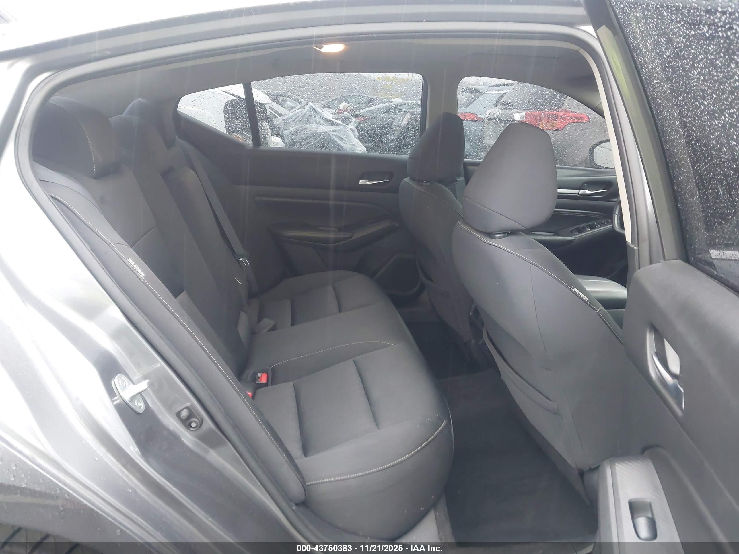 NISSAN ALTIMA image 8