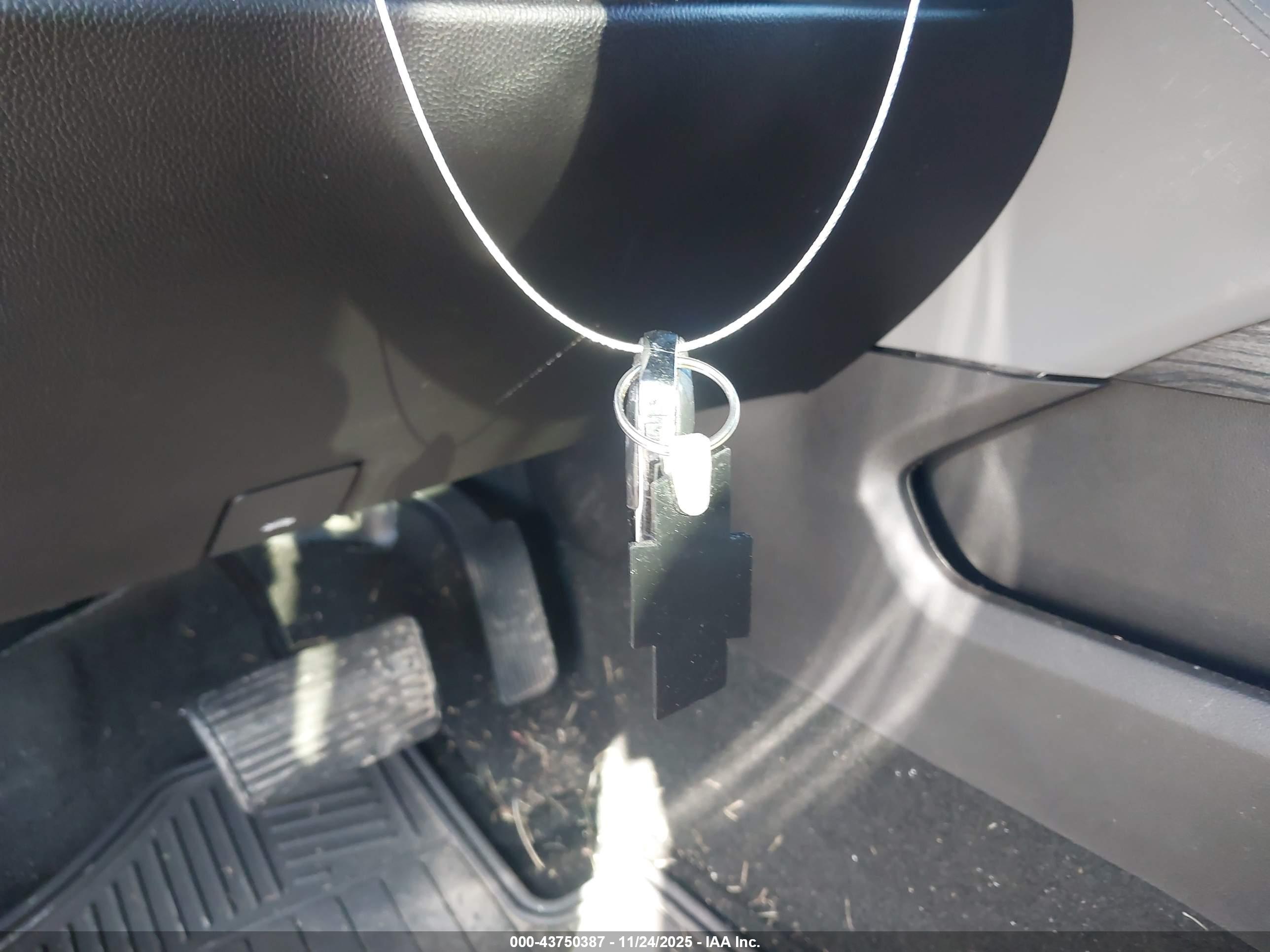 CHEVROLET SUBURBAN image 11