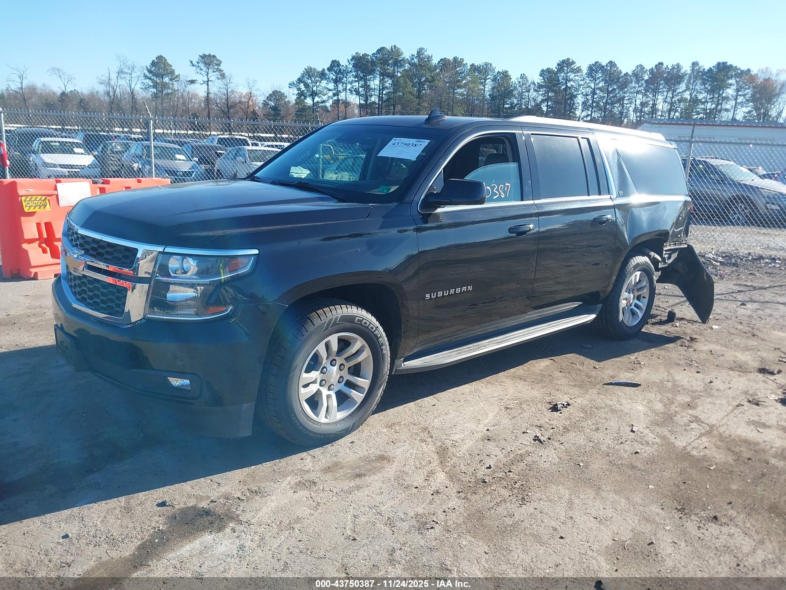 CHEVROLET SUBURBAN image 2