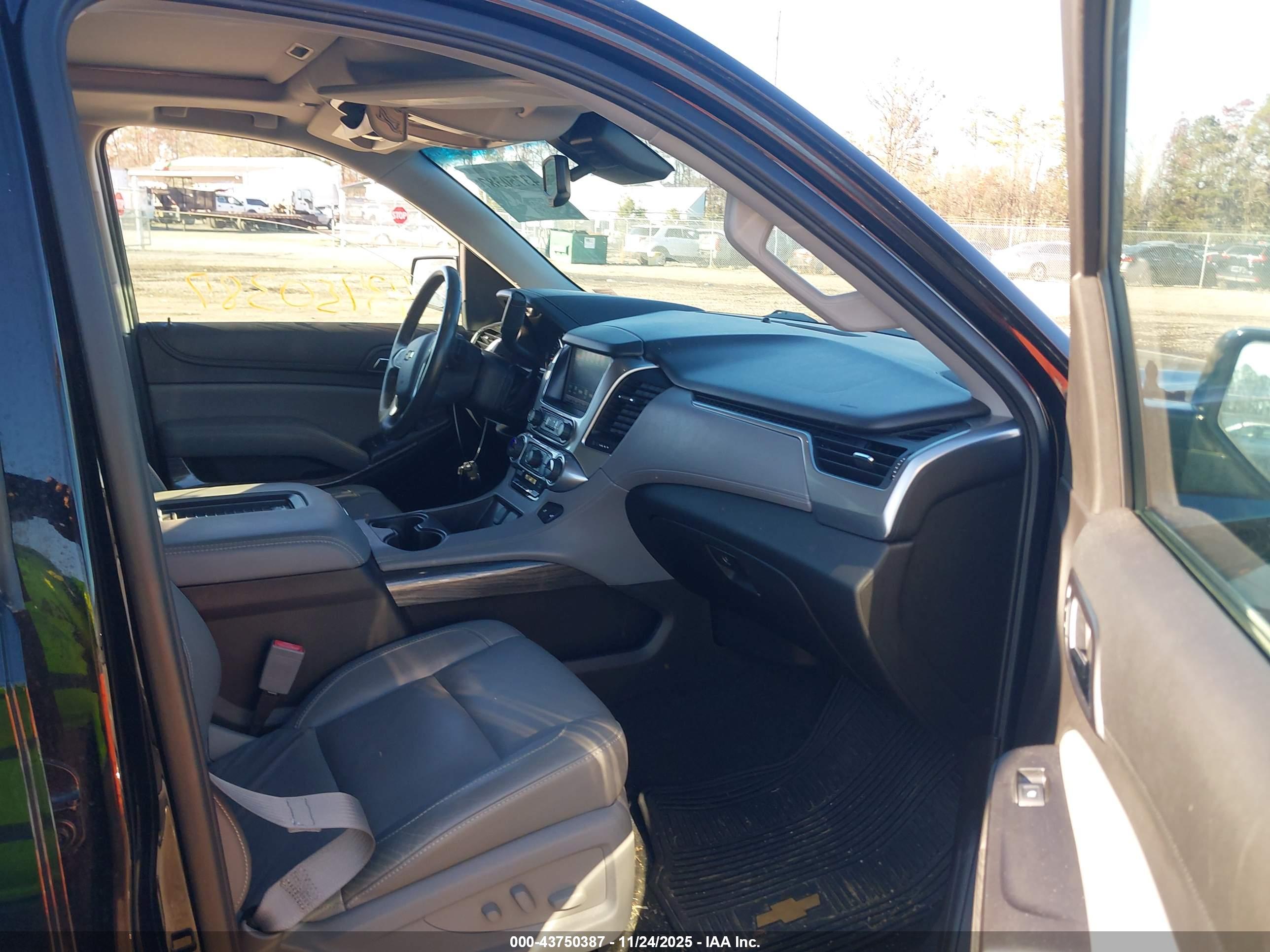 CHEVROLET SUBURBAN image 5