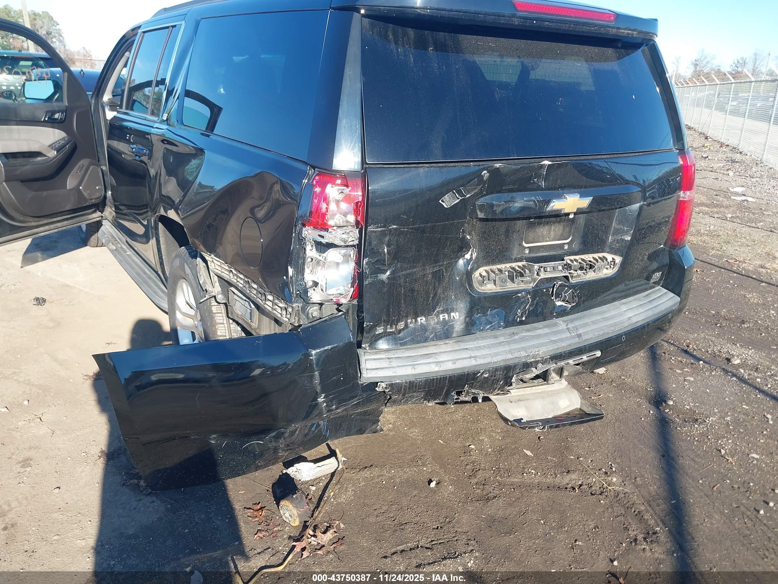 CHEVROLET SUBURBAN image 6