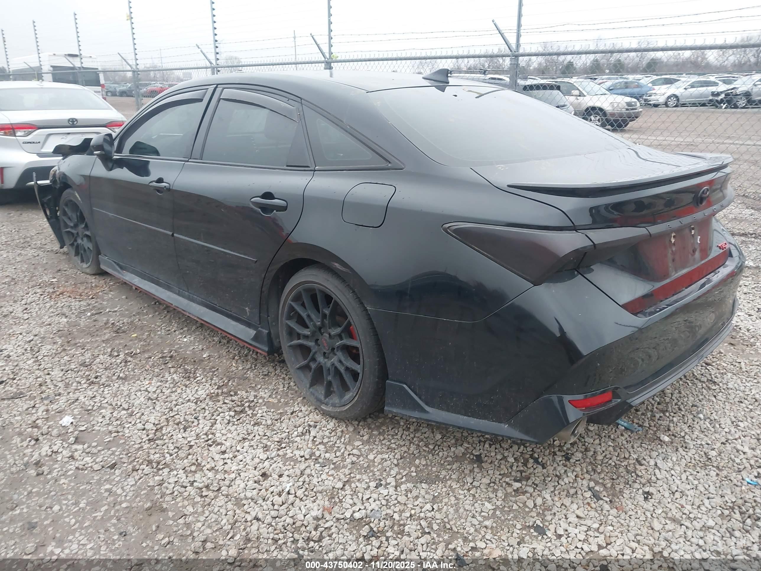 TOYOTA AVALON image 3