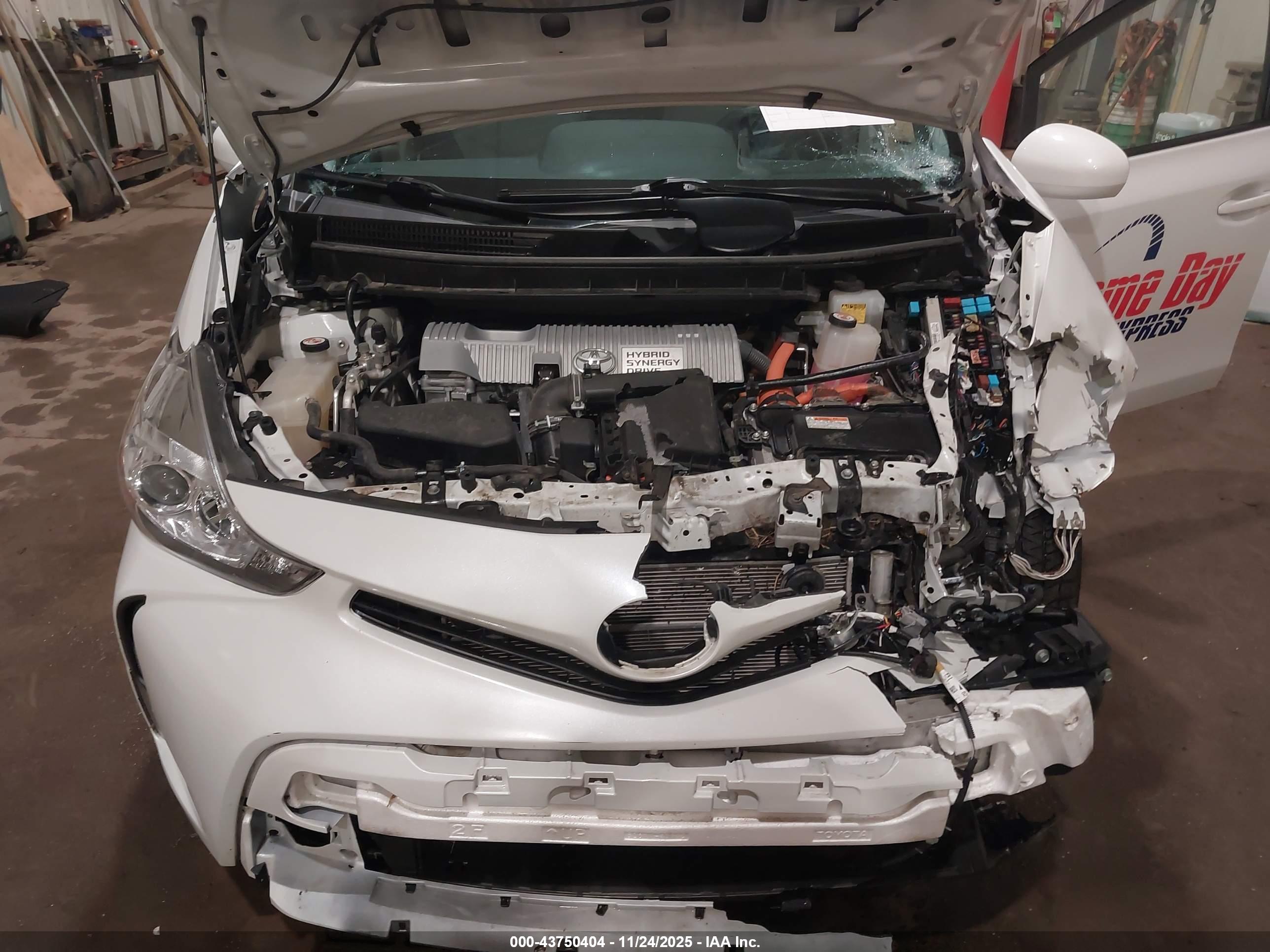 TOYOTA PRIUS image 10