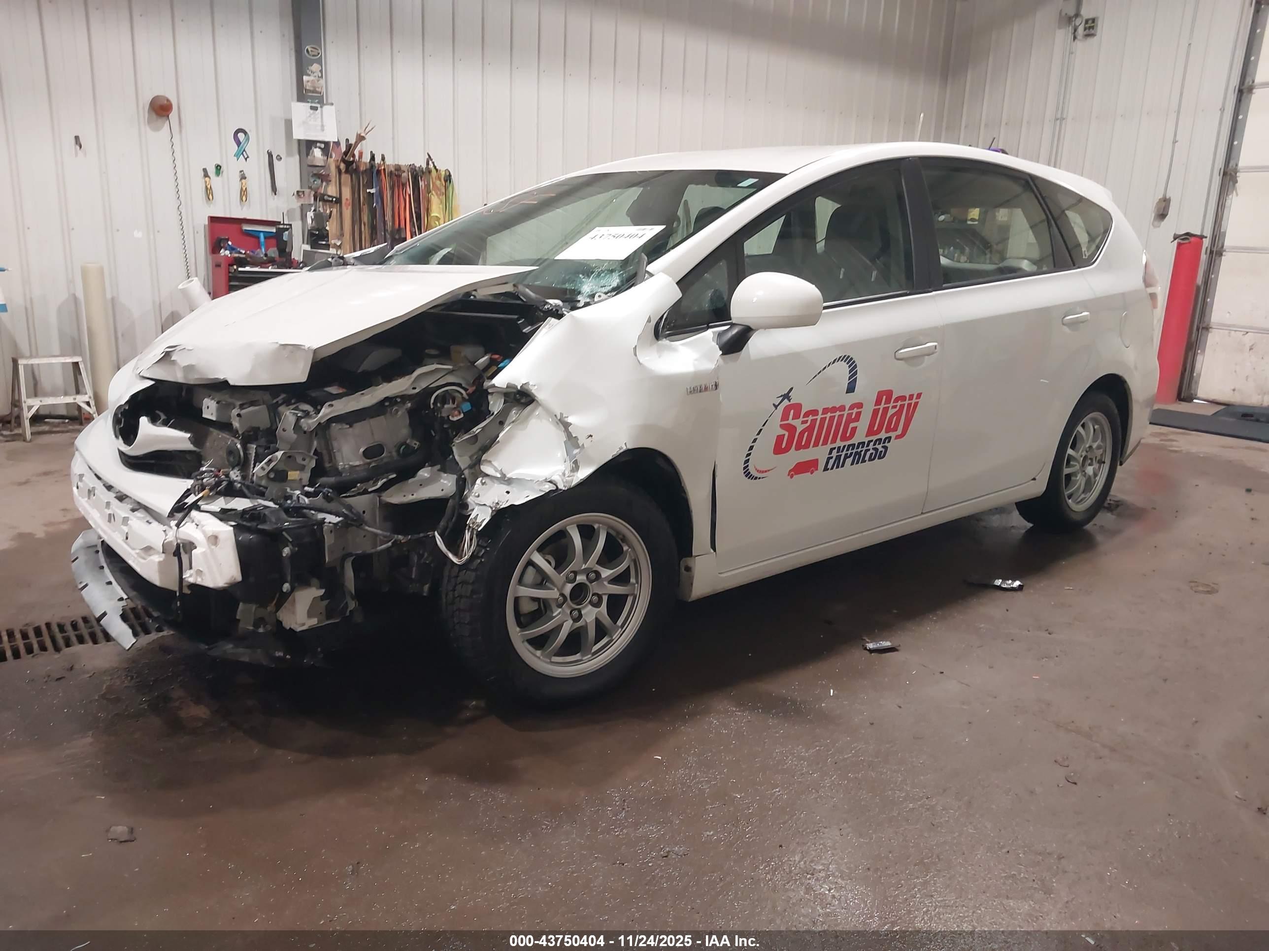 TOYOTA PRIUS image 2