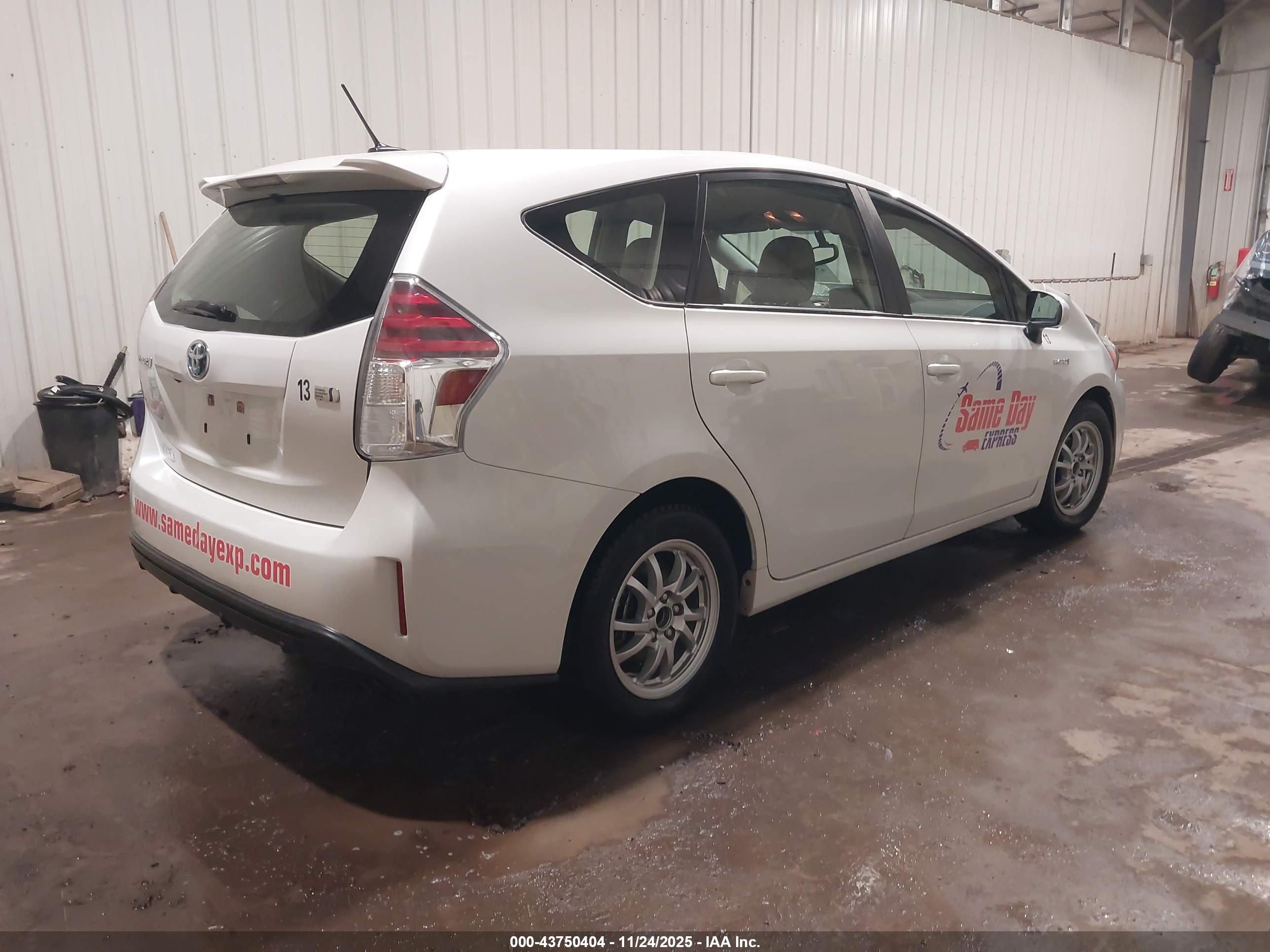 TOYOTA PRIUS image 4