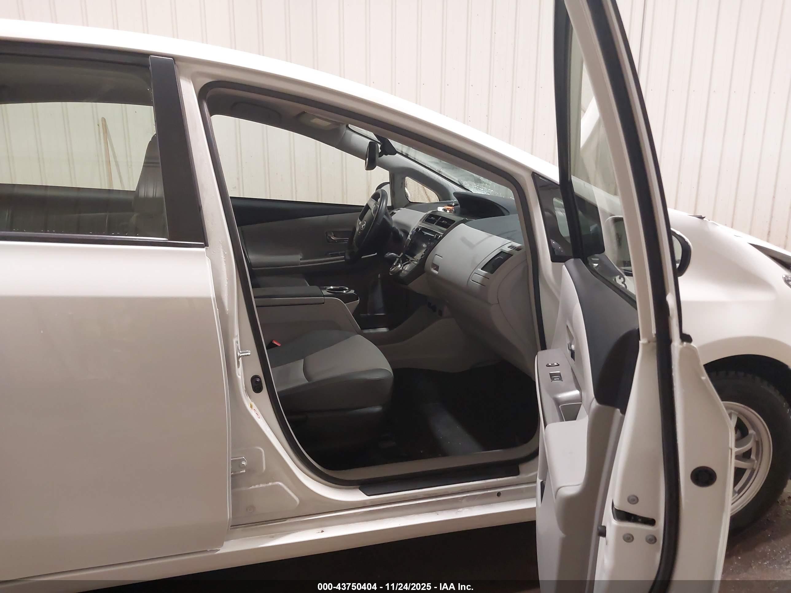 TOYOTA PRIUS image 5