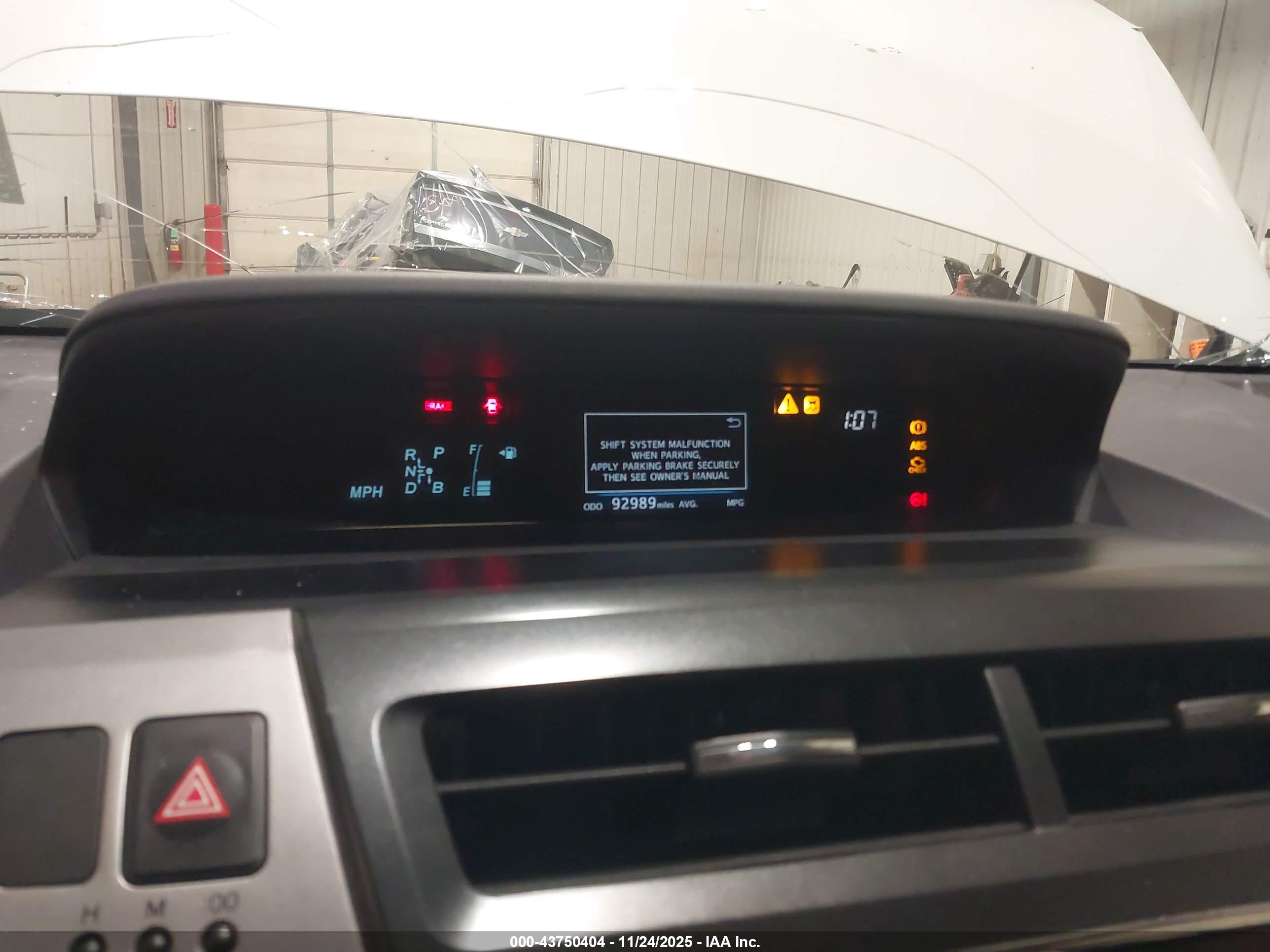 TOYOTA PRIUS image 7