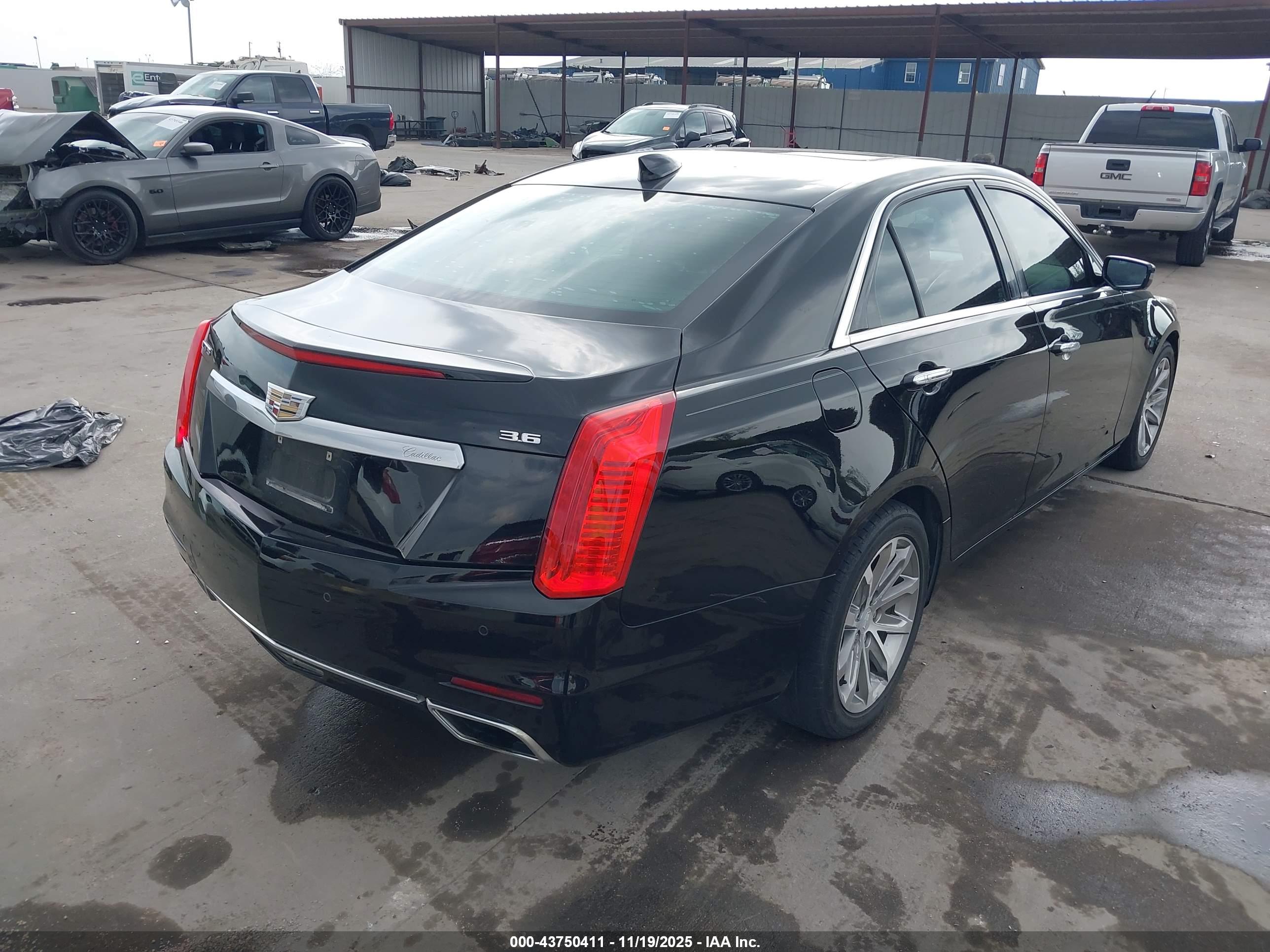 CADILLAC CTS image 4