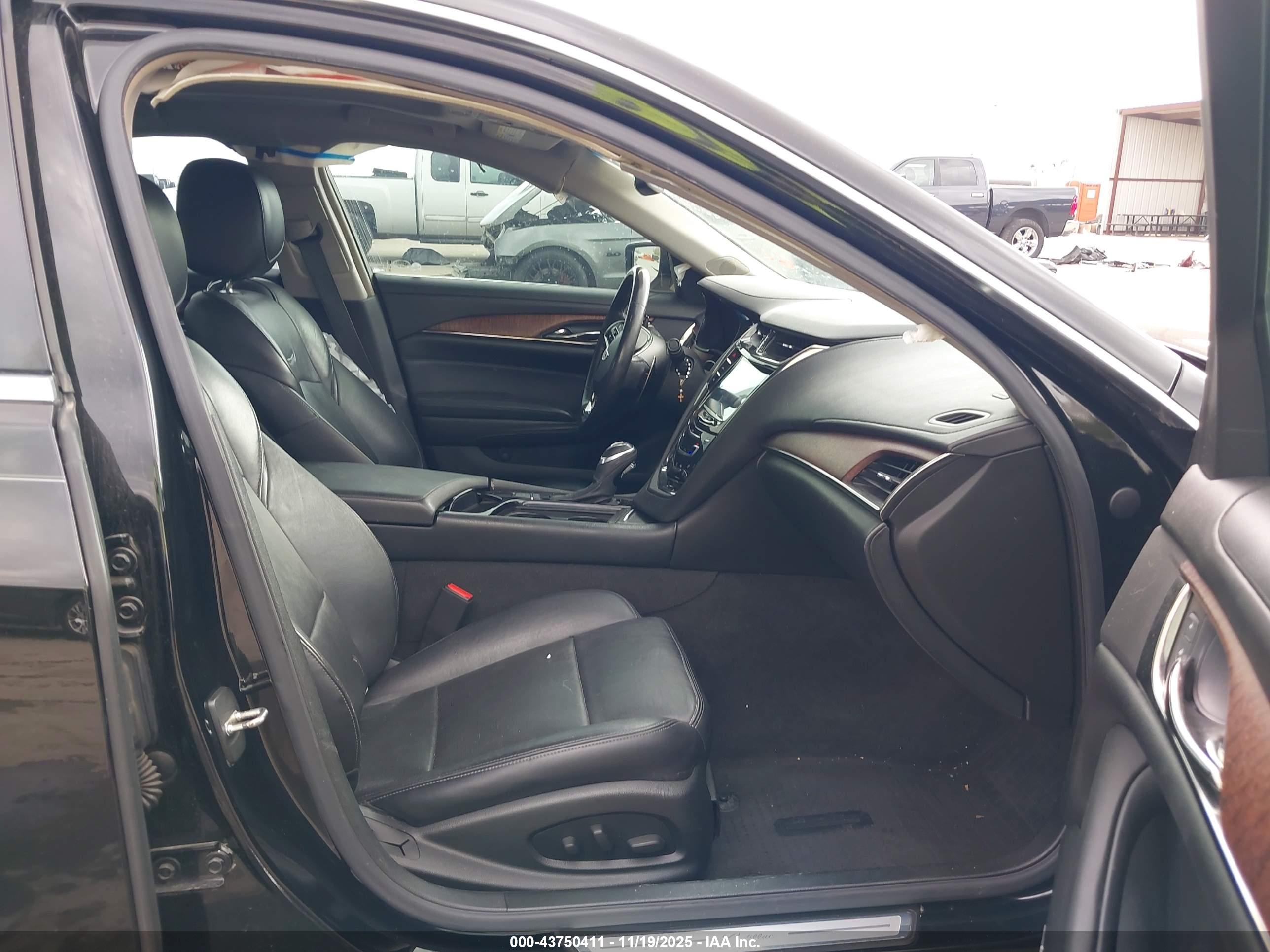 CADILLAC CTS image 5