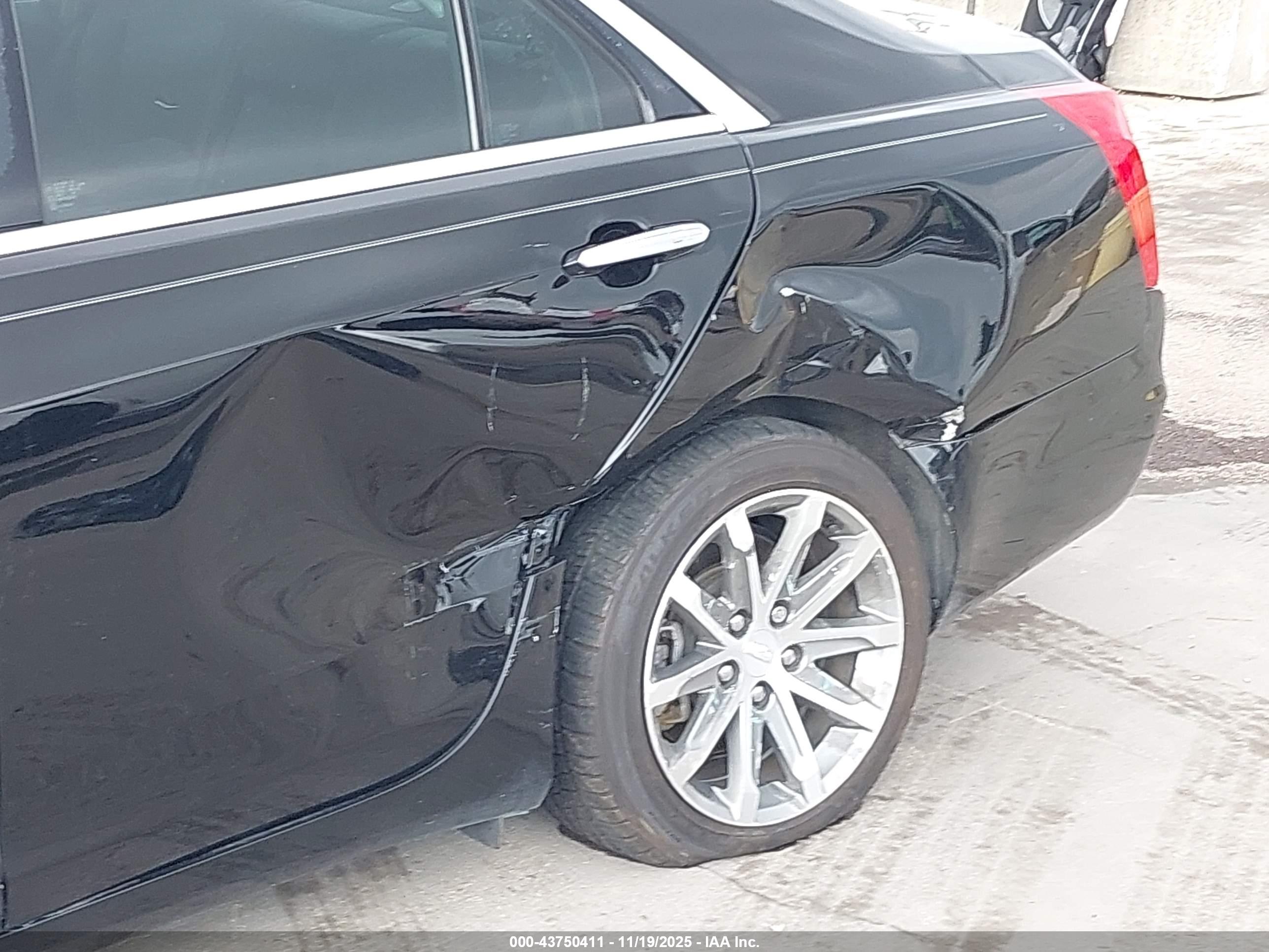 CADILLAC CTS image 6