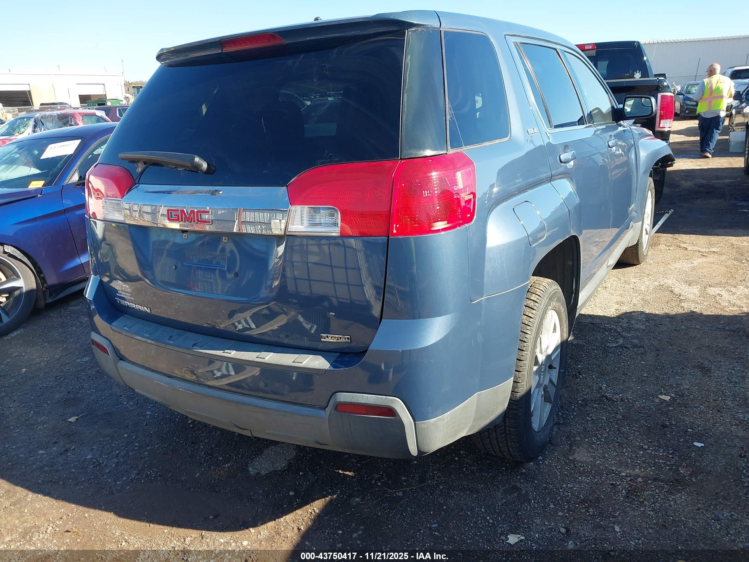 GMC TERRAIN image 4