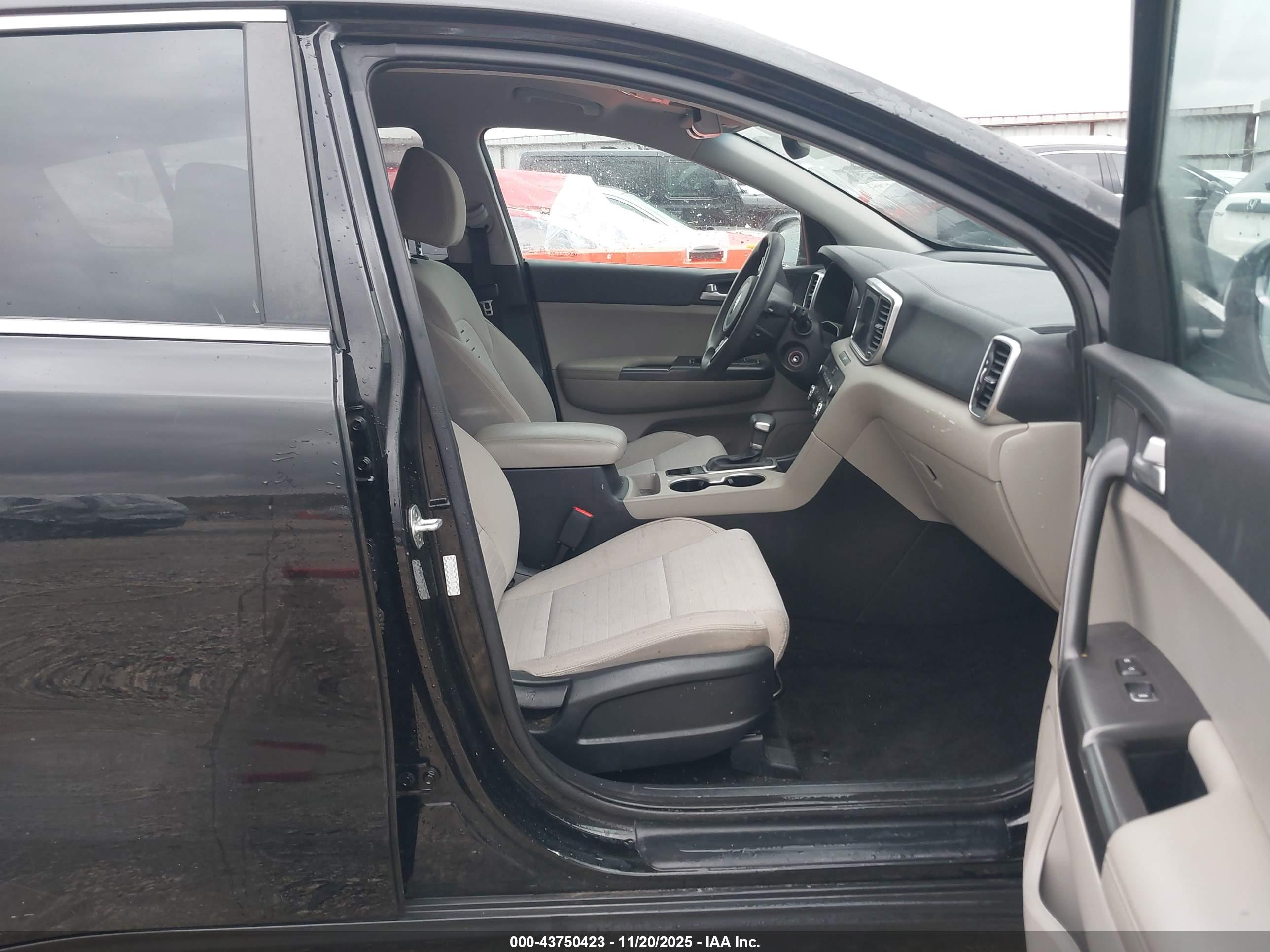 KIA SPORTAGE image 5
