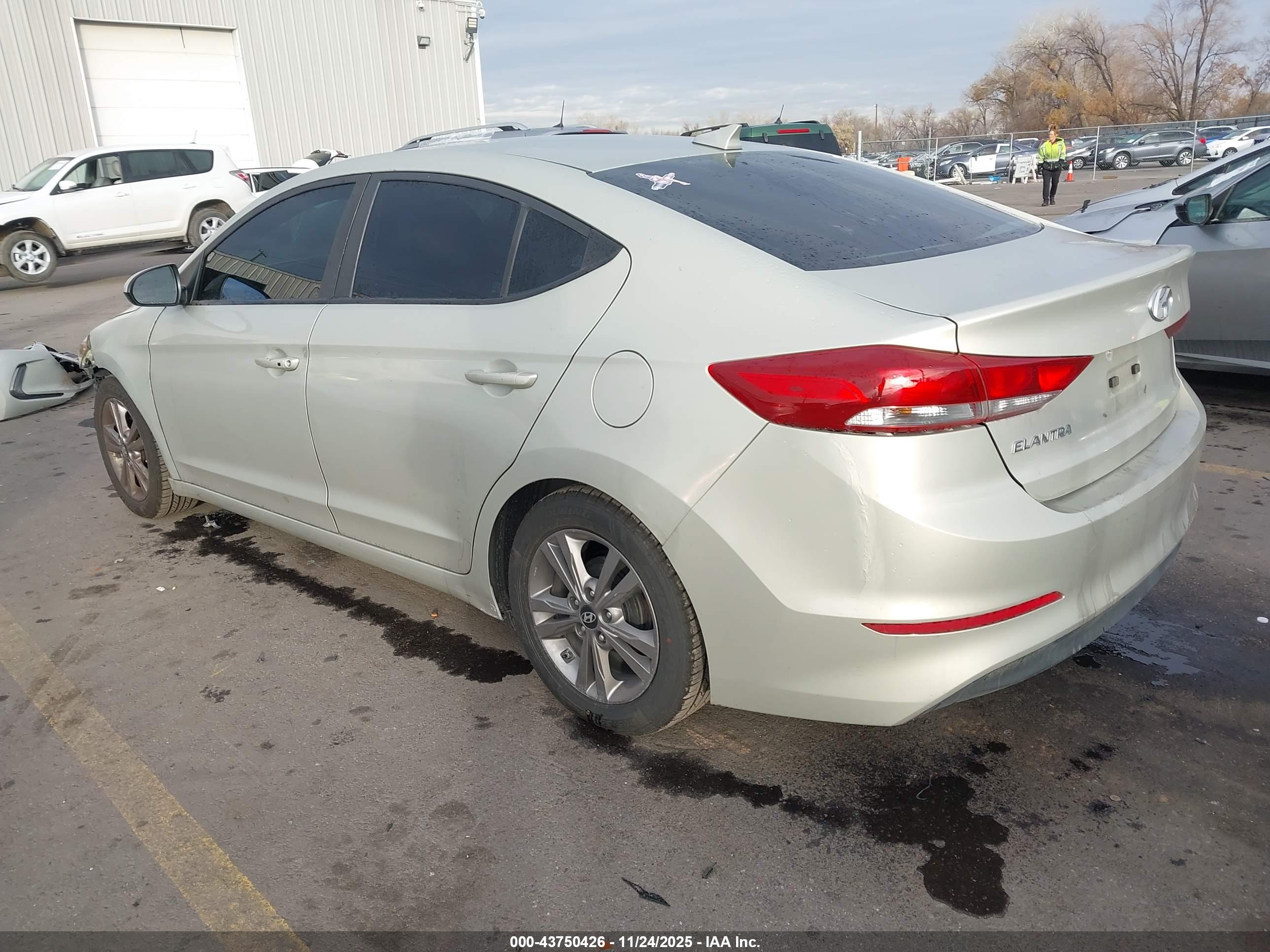 HYUNDAI ELANTRA image 3