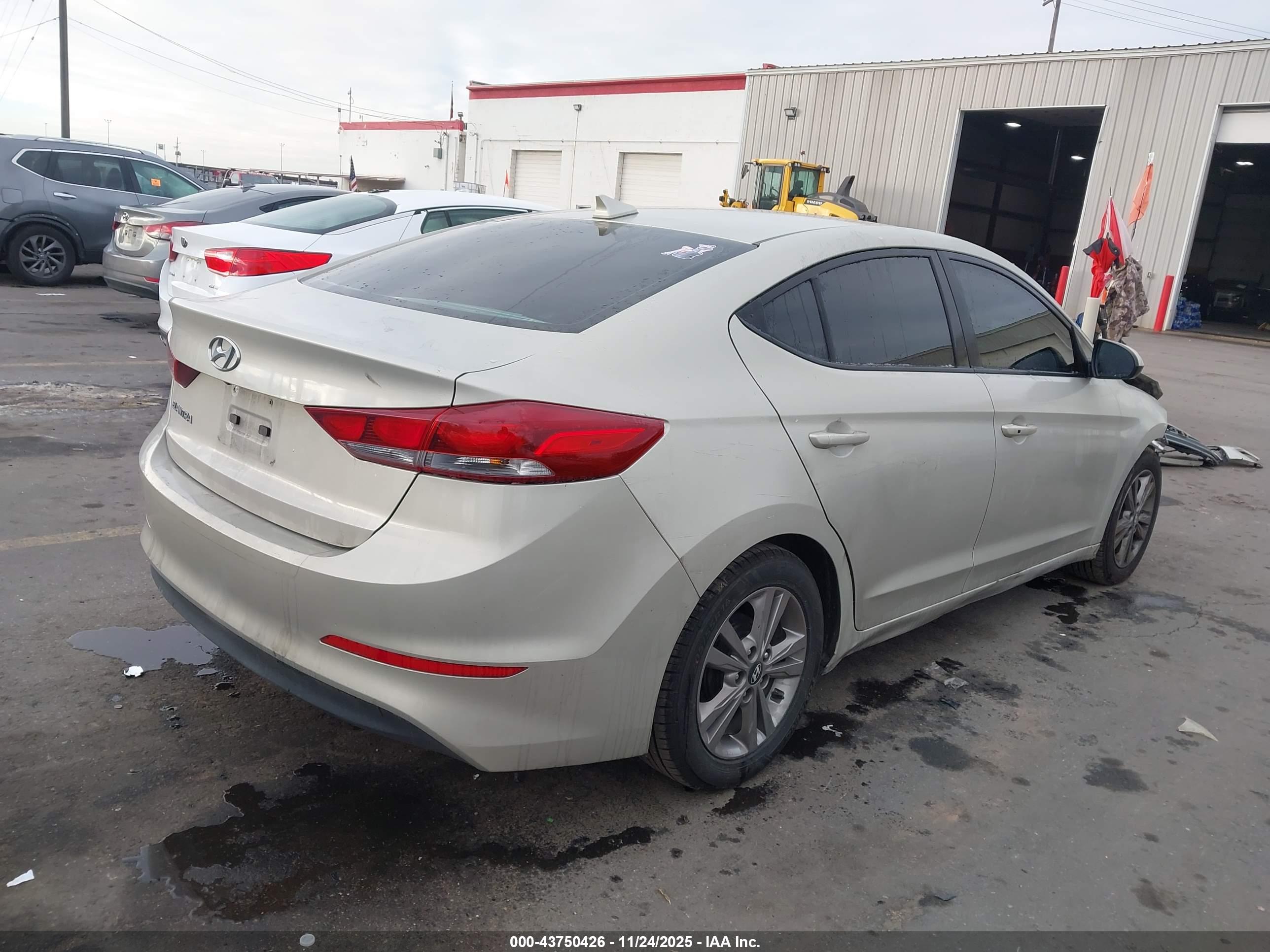 HYUNDAI ELANTRA image 4
