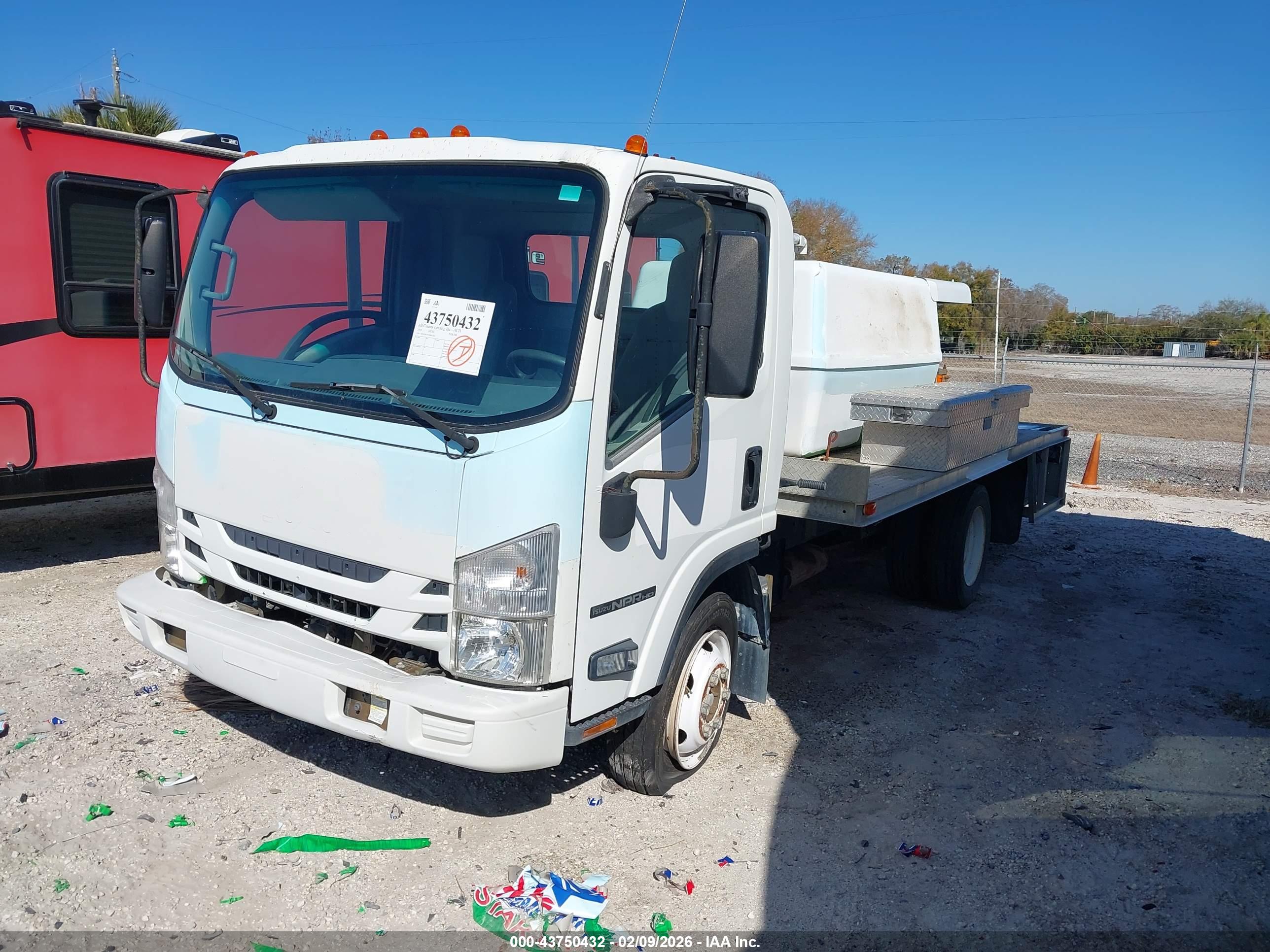 ISUZU NPR image 2
