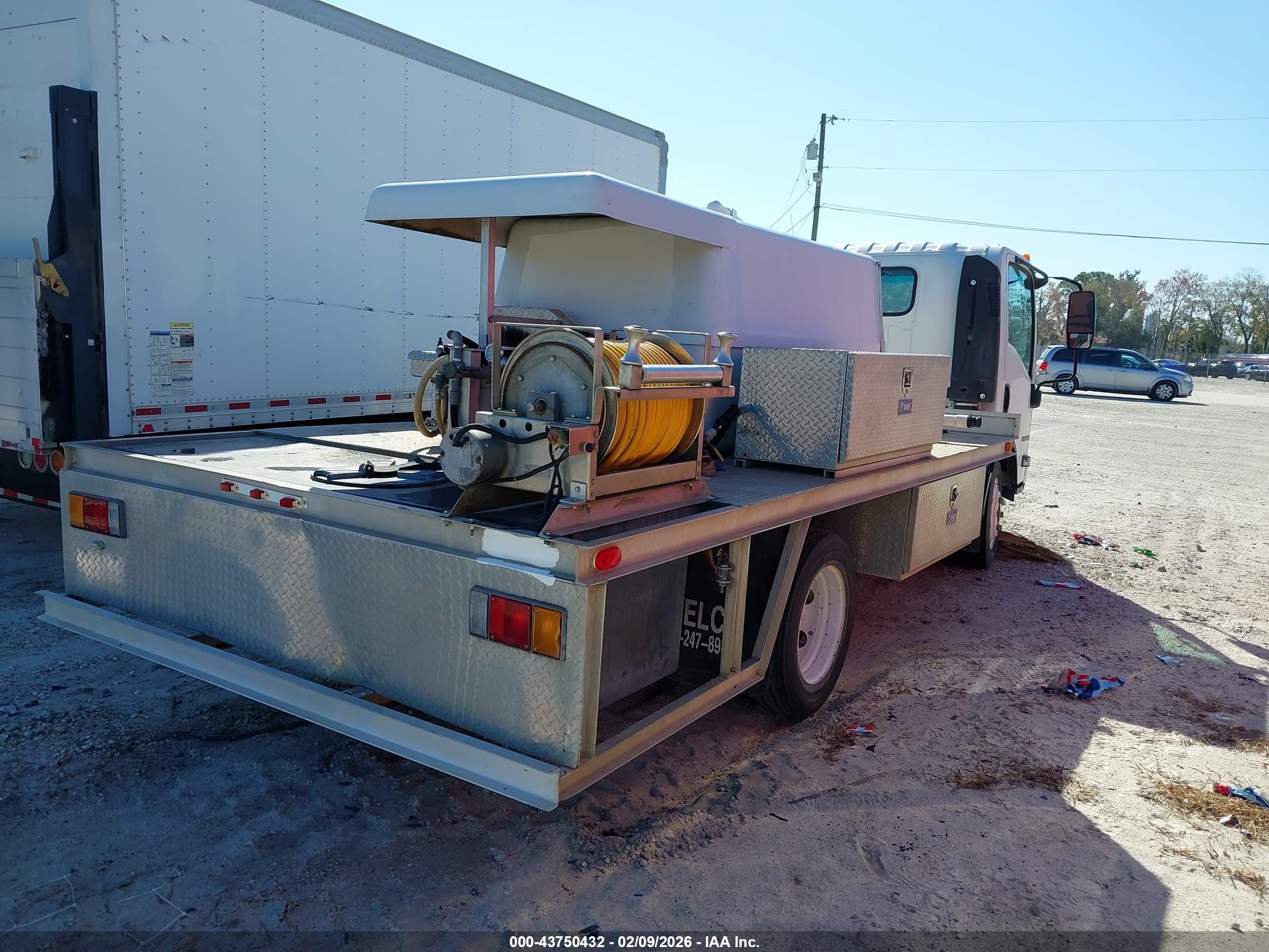 ISUZU NPR image 4