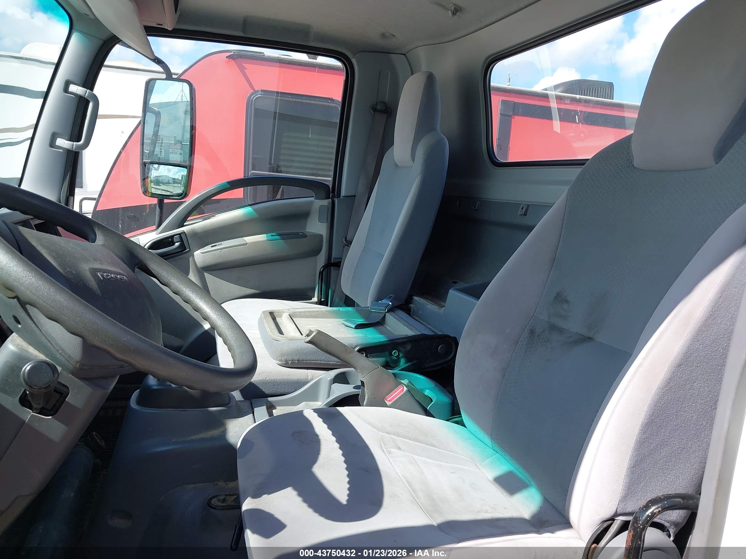 ISUZU NPR image 7