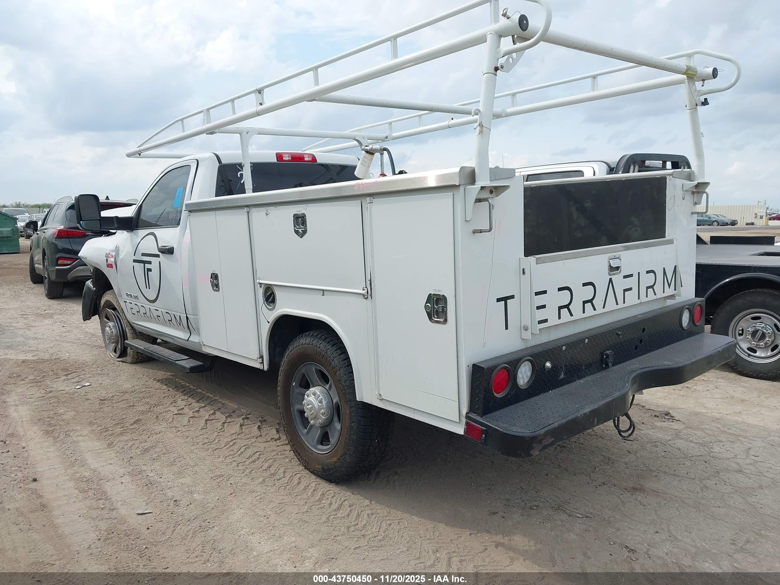 RAM 2500 image 3