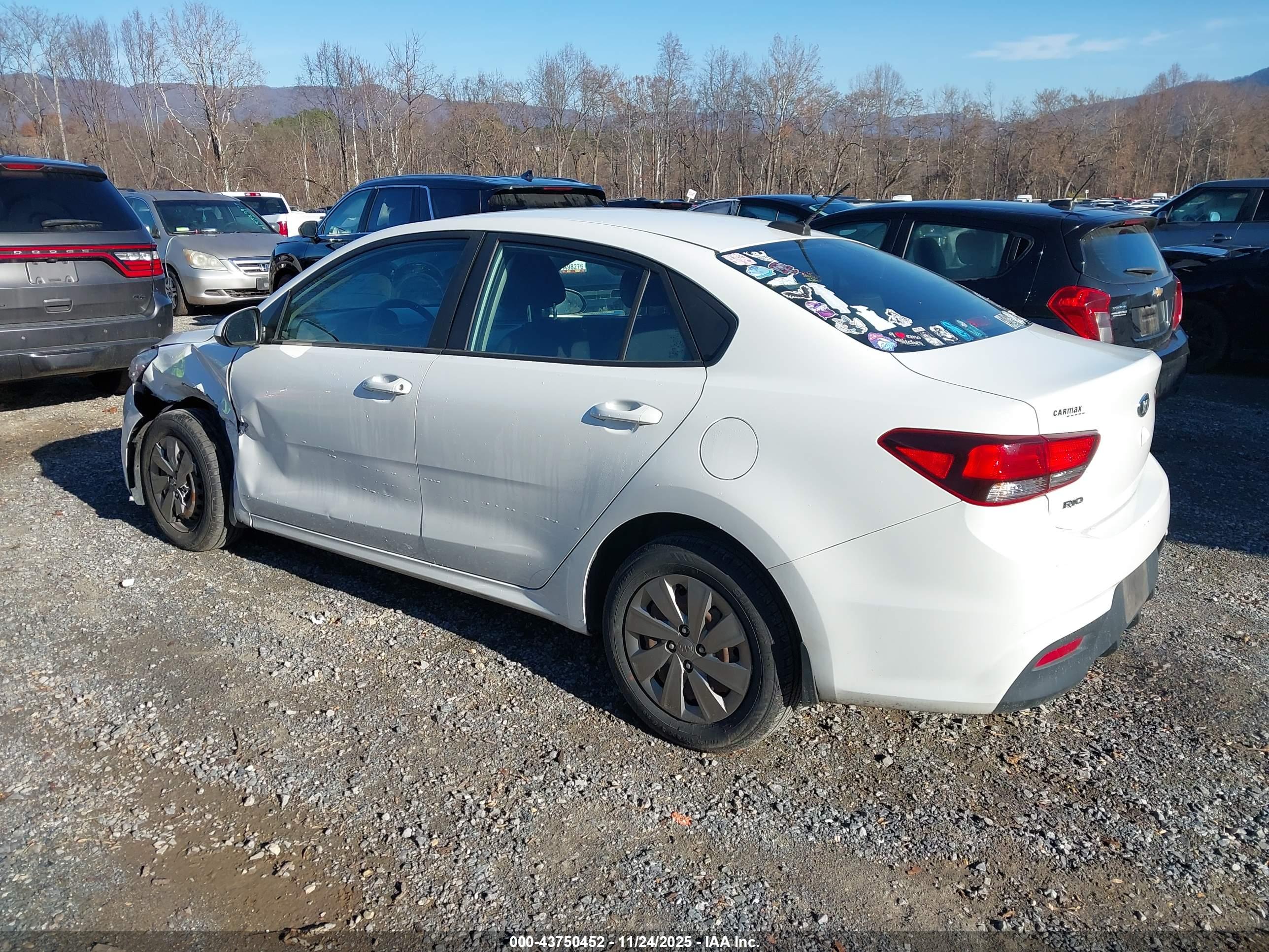 KIA RIO image 3