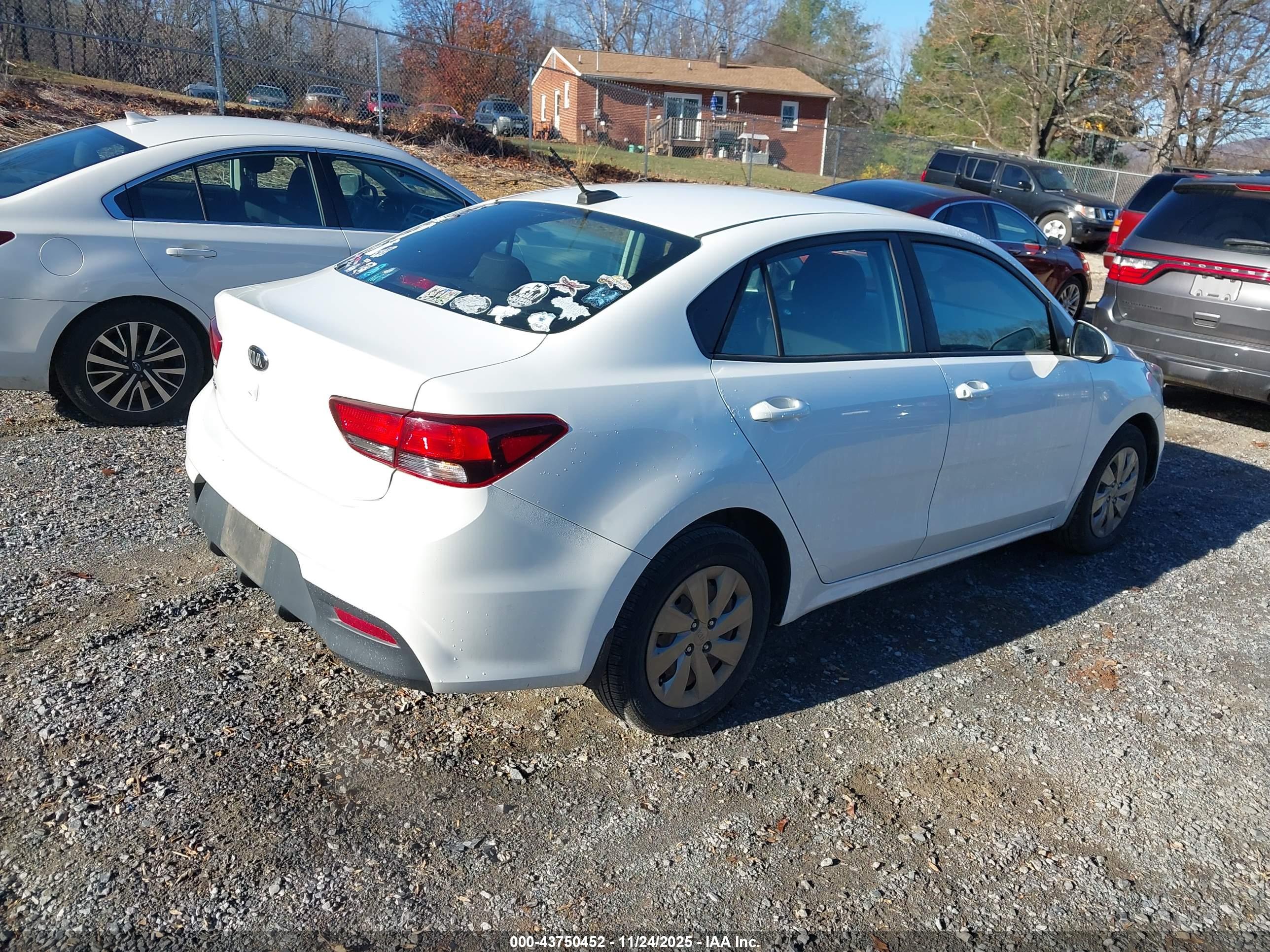 KIA RIO image 4
