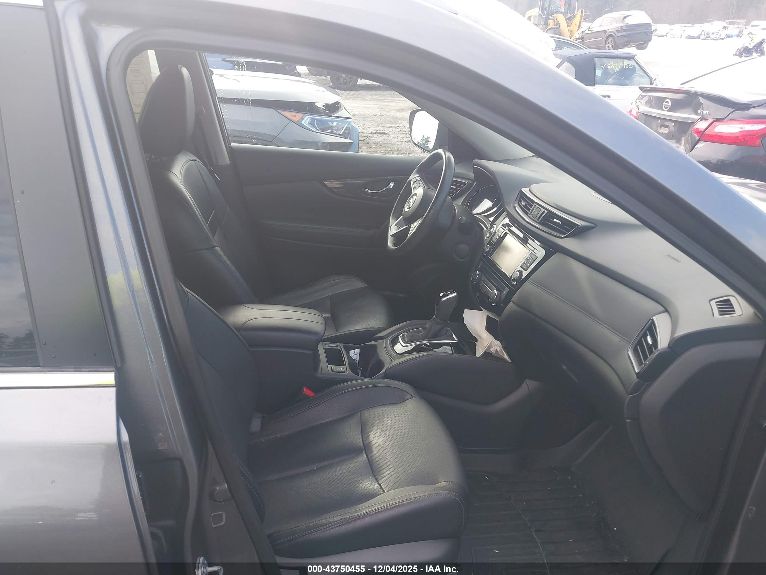 NISSAN ROGUE image 5