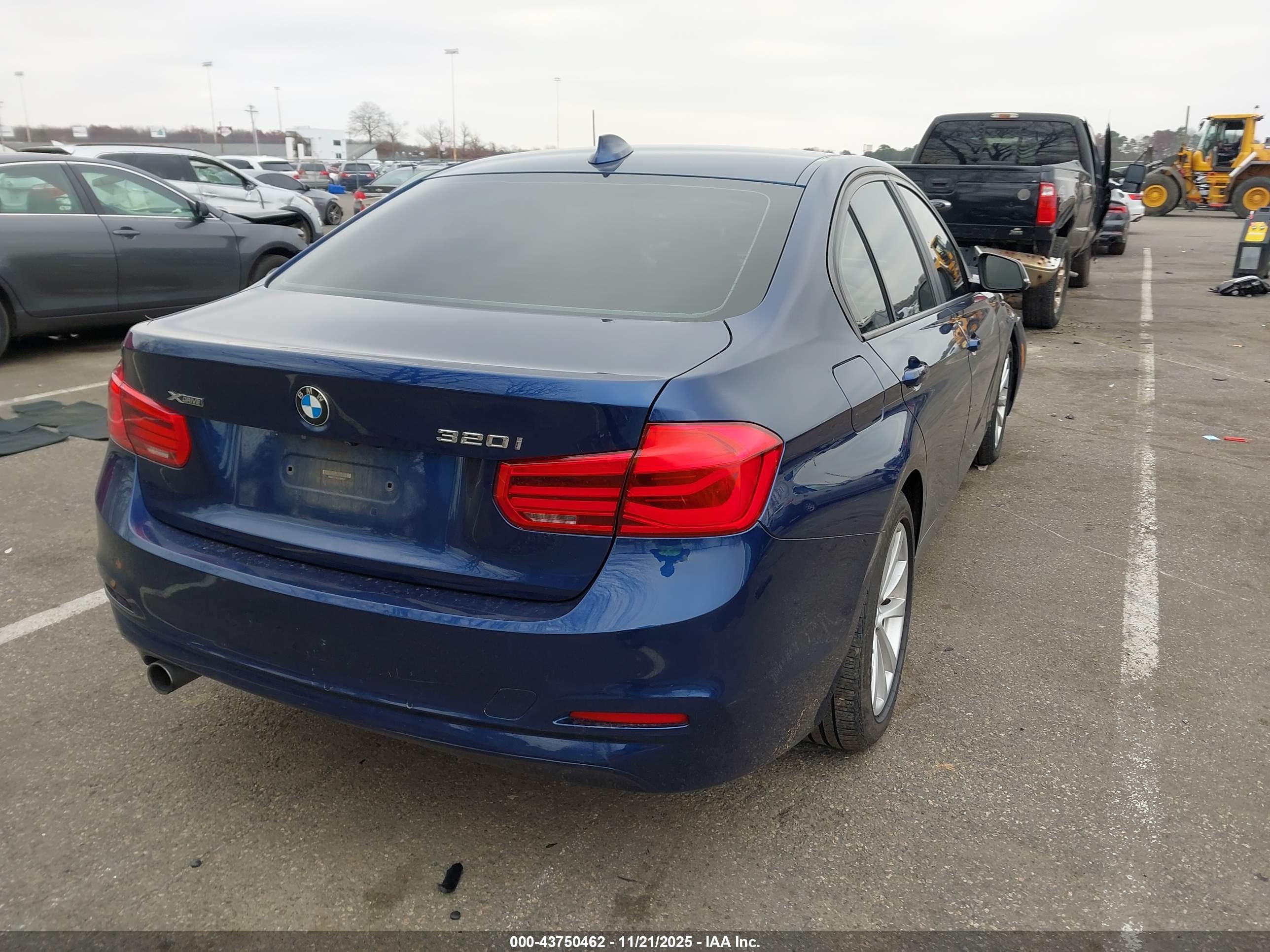 BMW 320I image 4