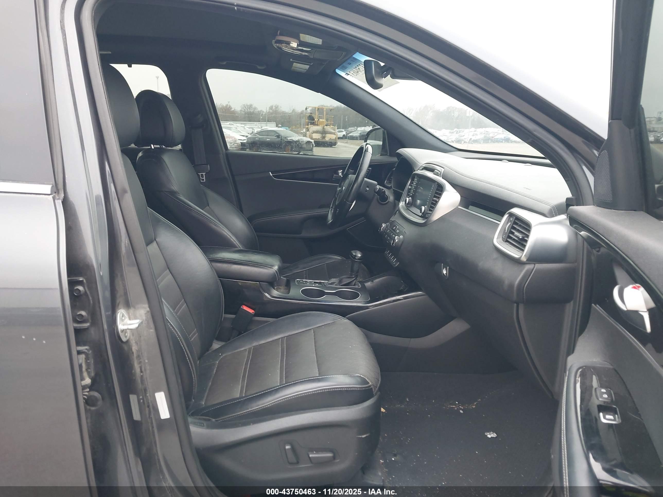 KIA SORENTO image 5