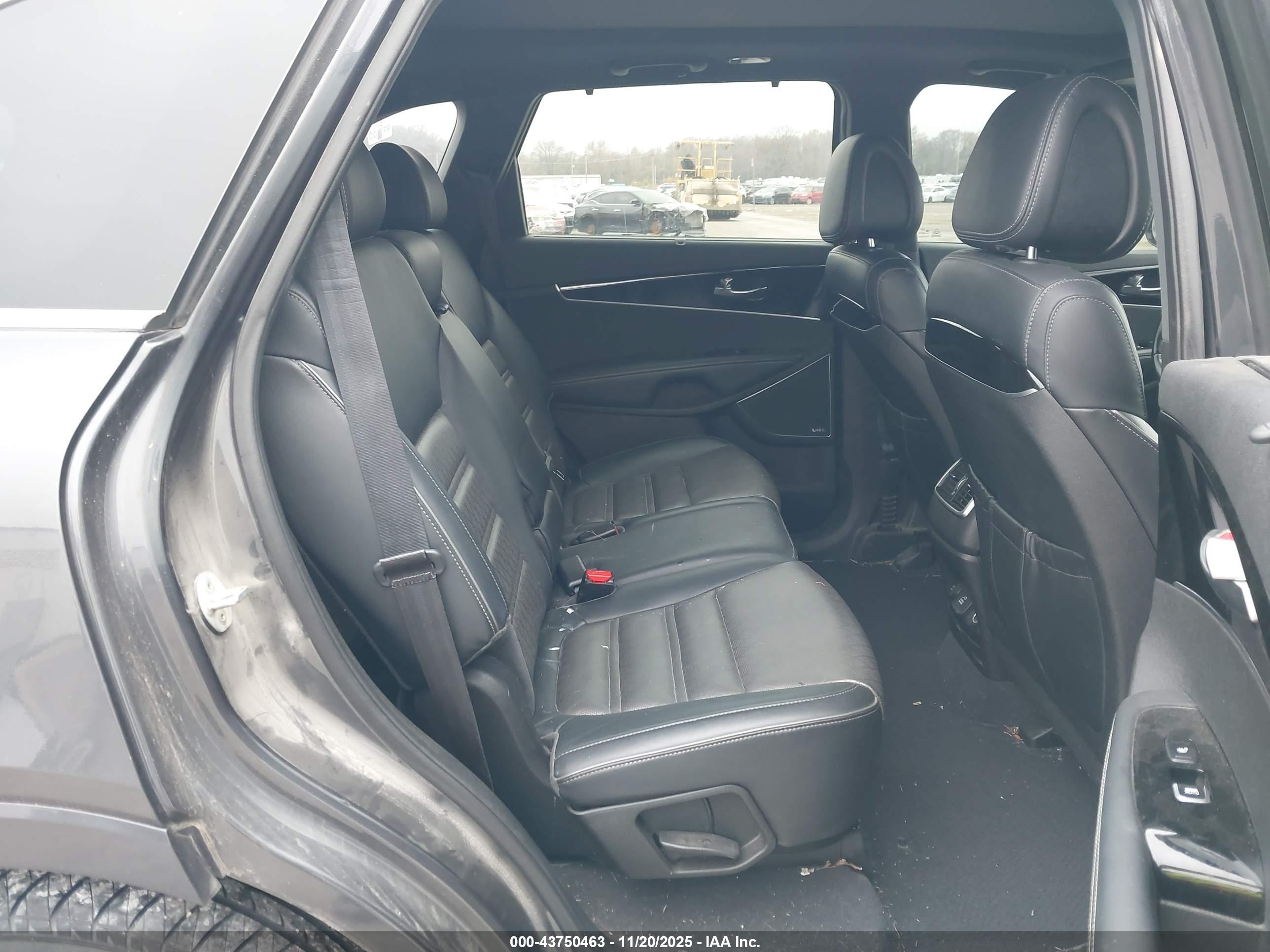 KIA SORENTO image 8