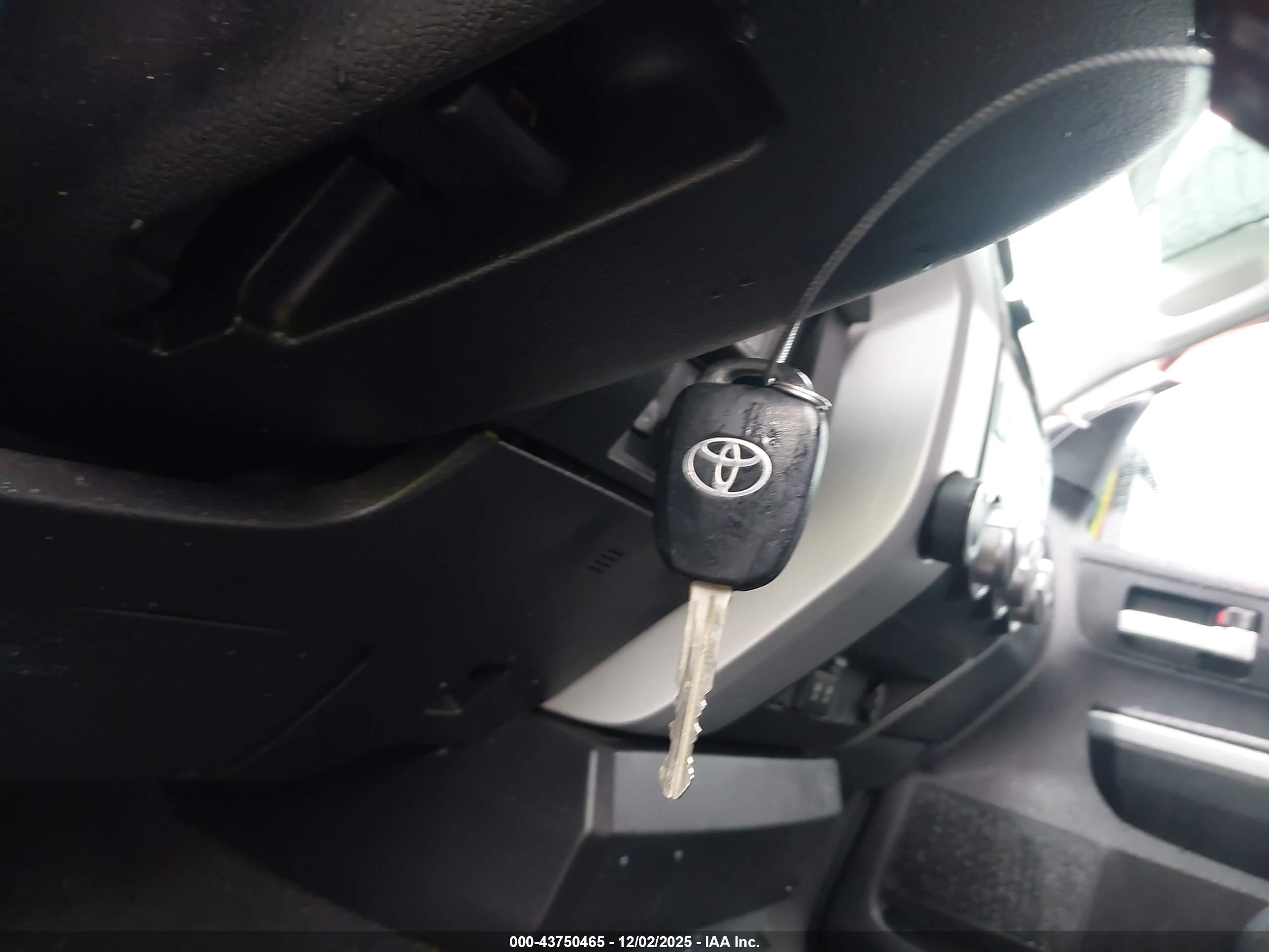 TOYOTA TUNDRA image 11