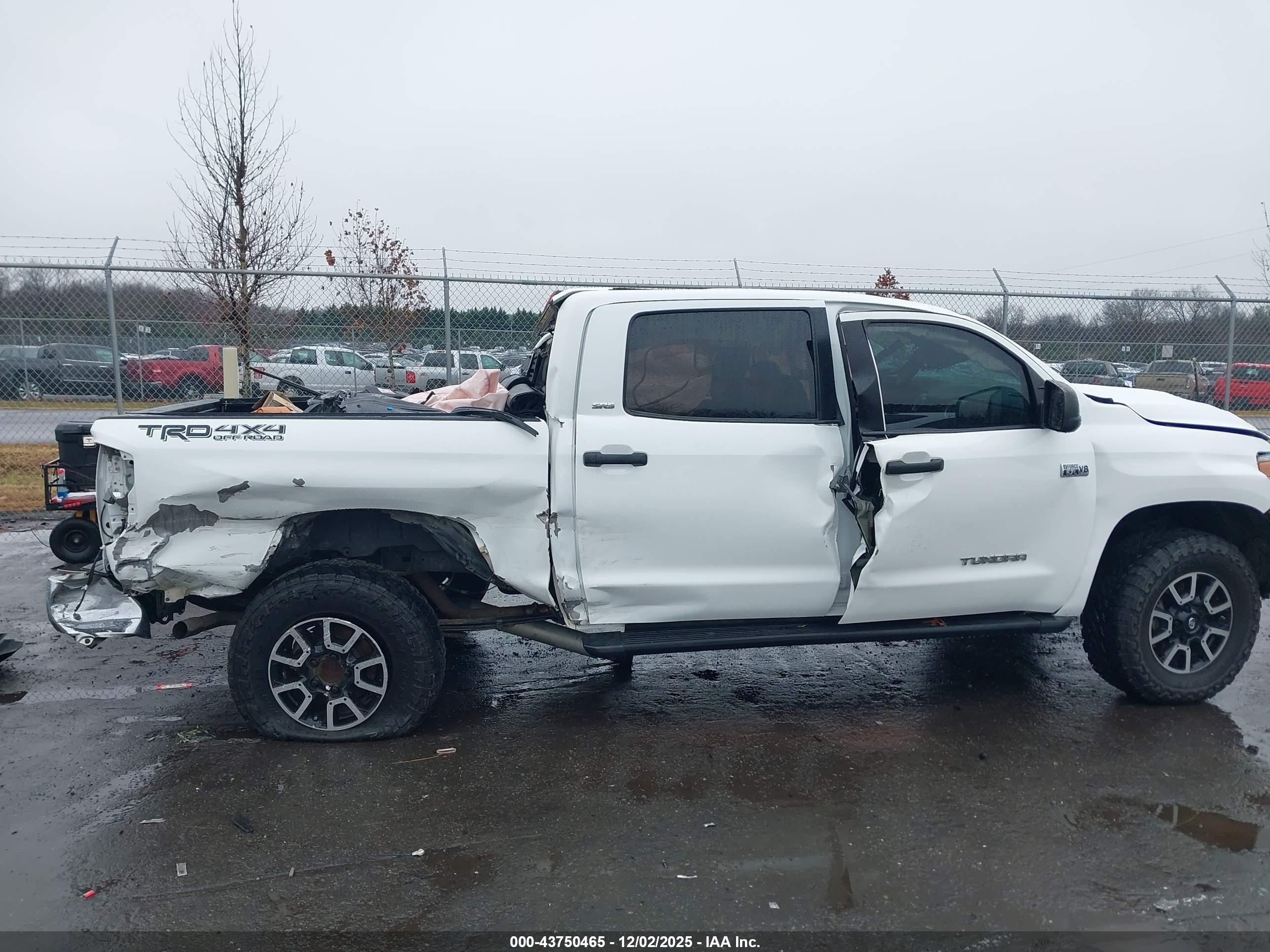 TOYOTA TUNDRA image 6
