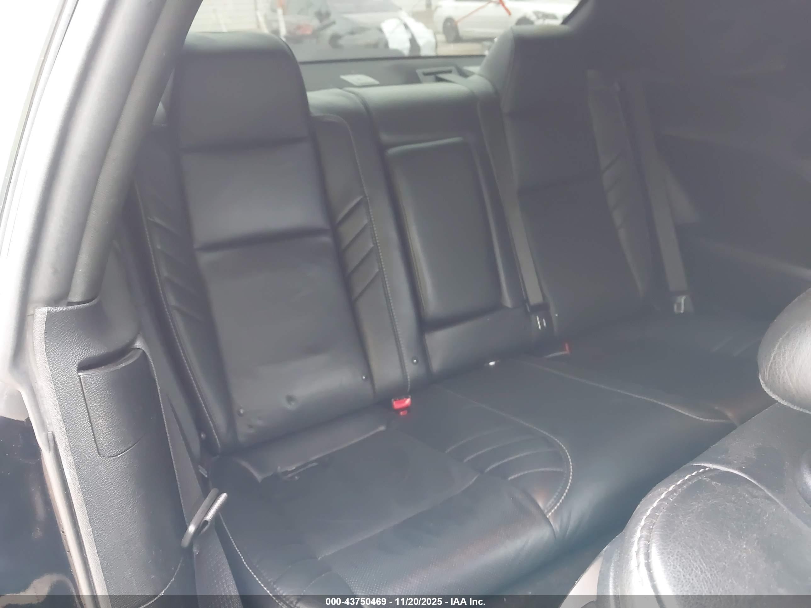 DODGE CHALLENGER image 8