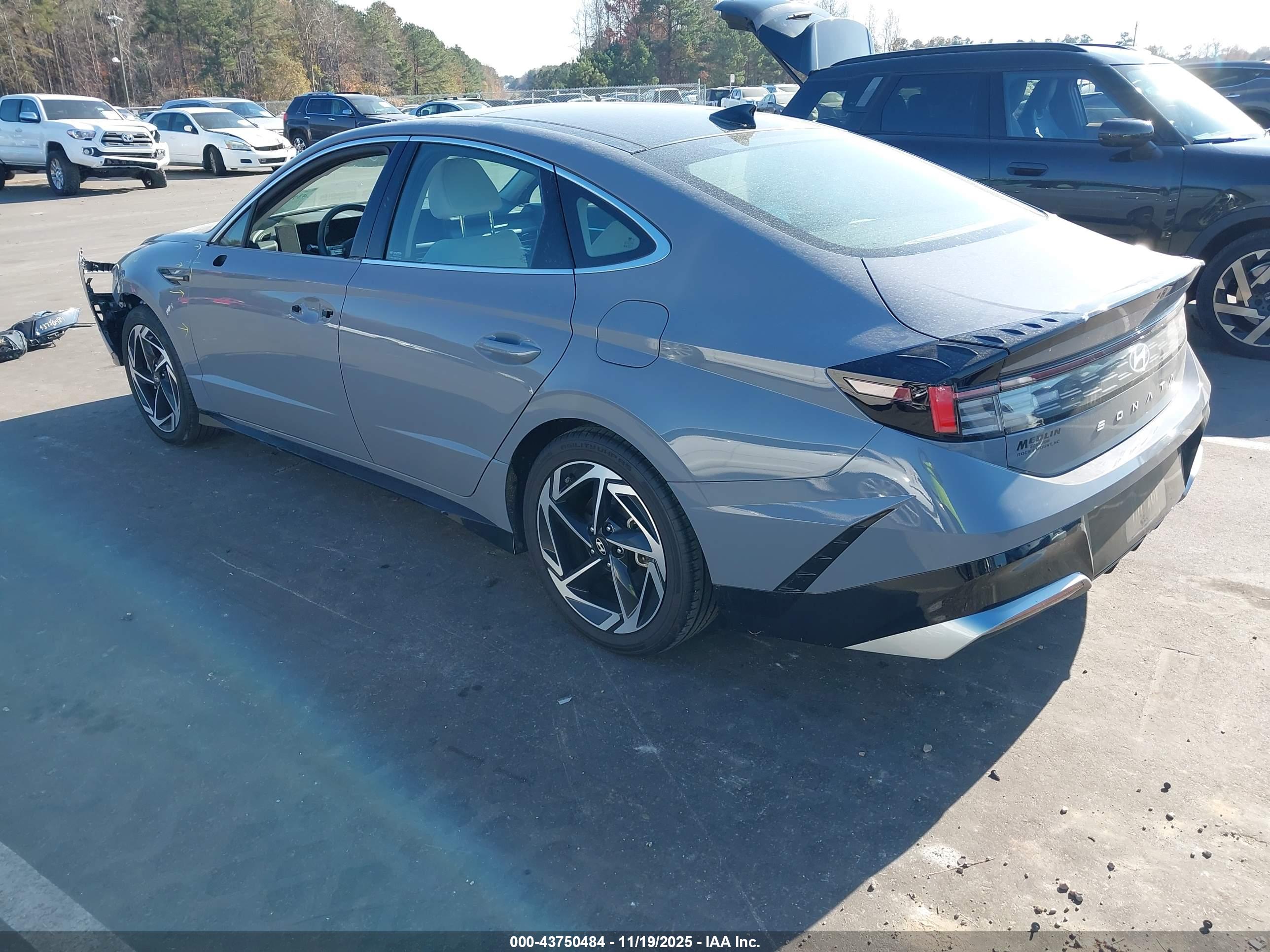 HYUNDAI SONATA image 3