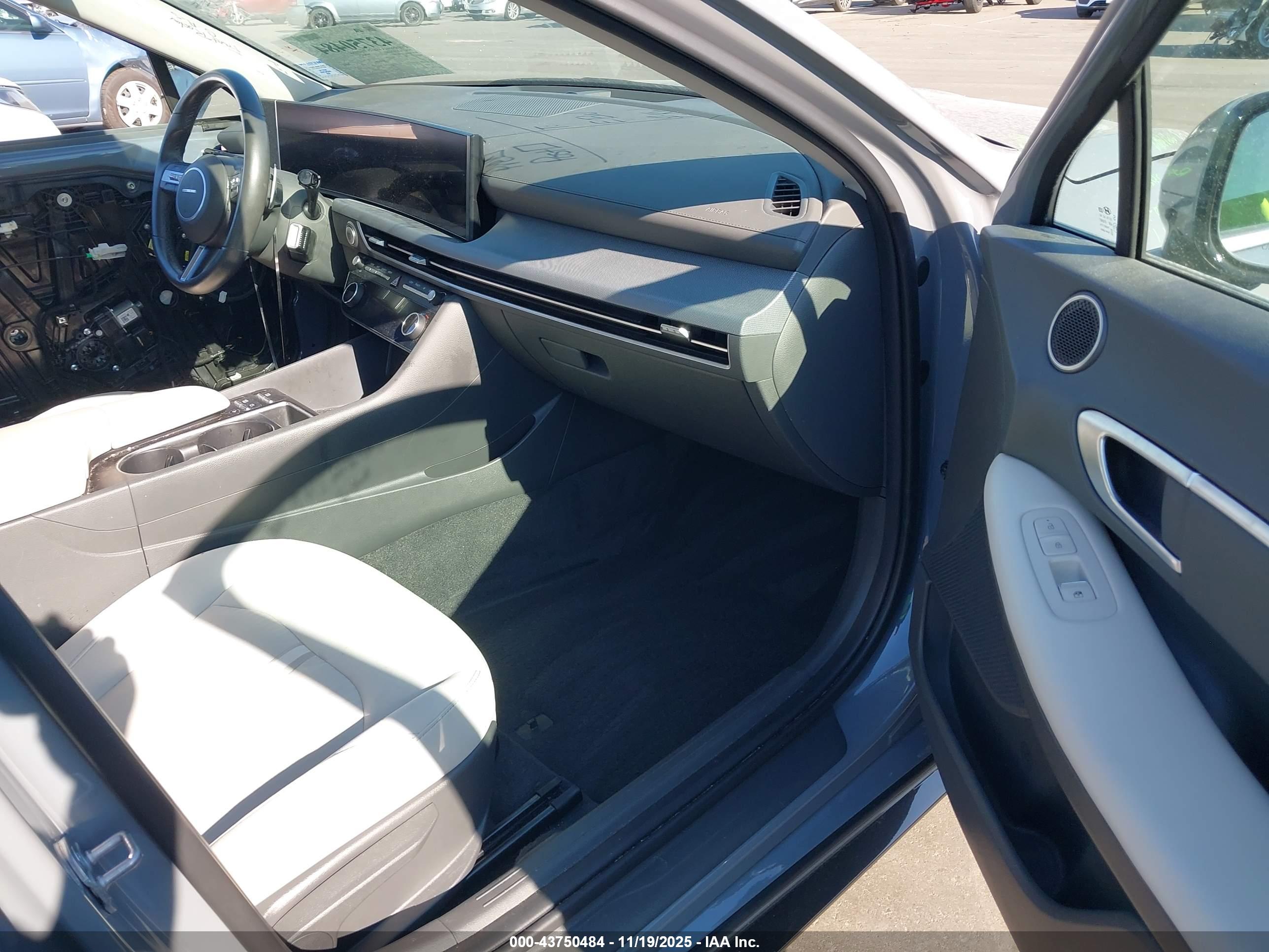 HYUNDAI SONATA image 5