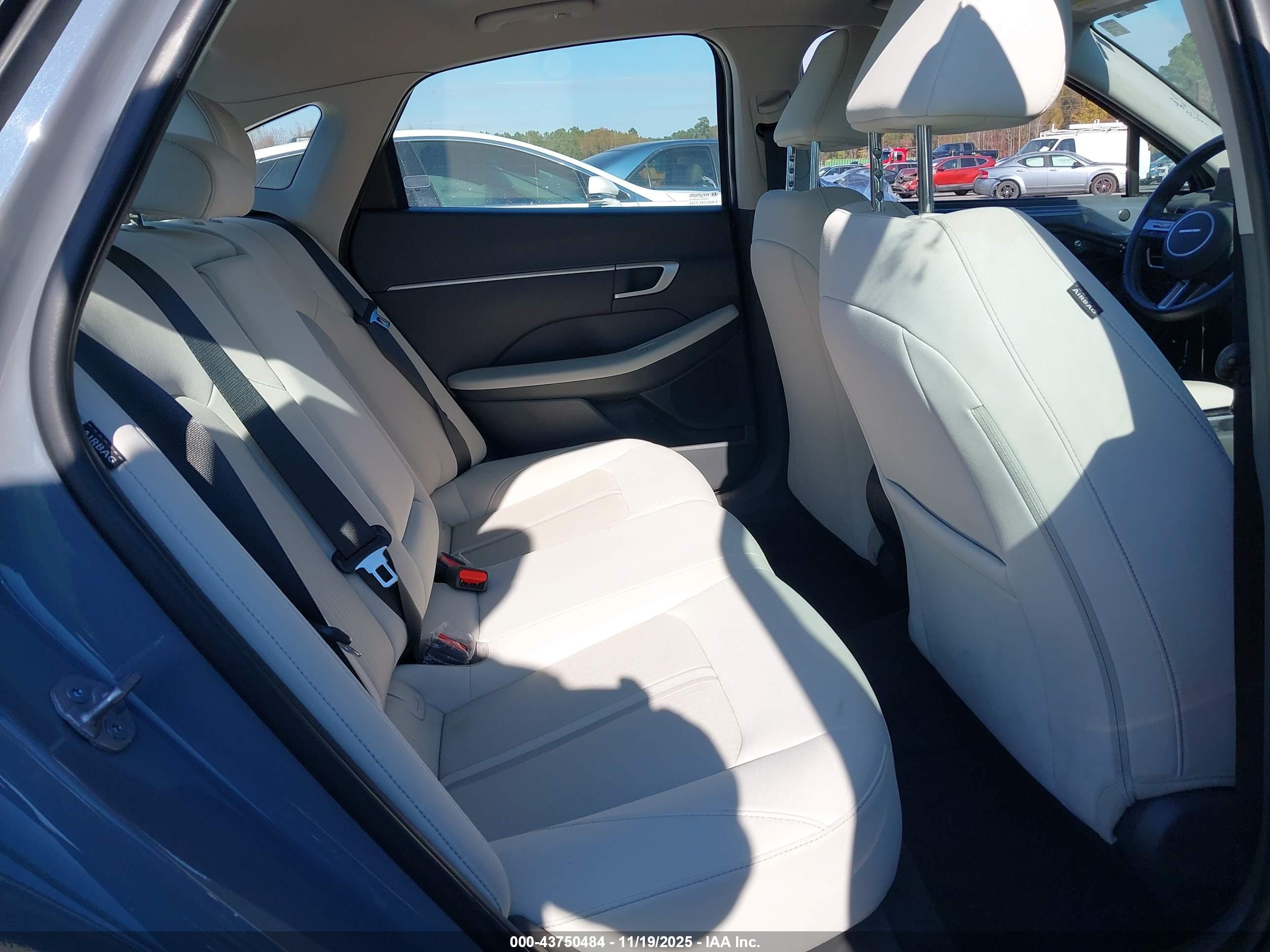 HYUNDAI SONATA image 8