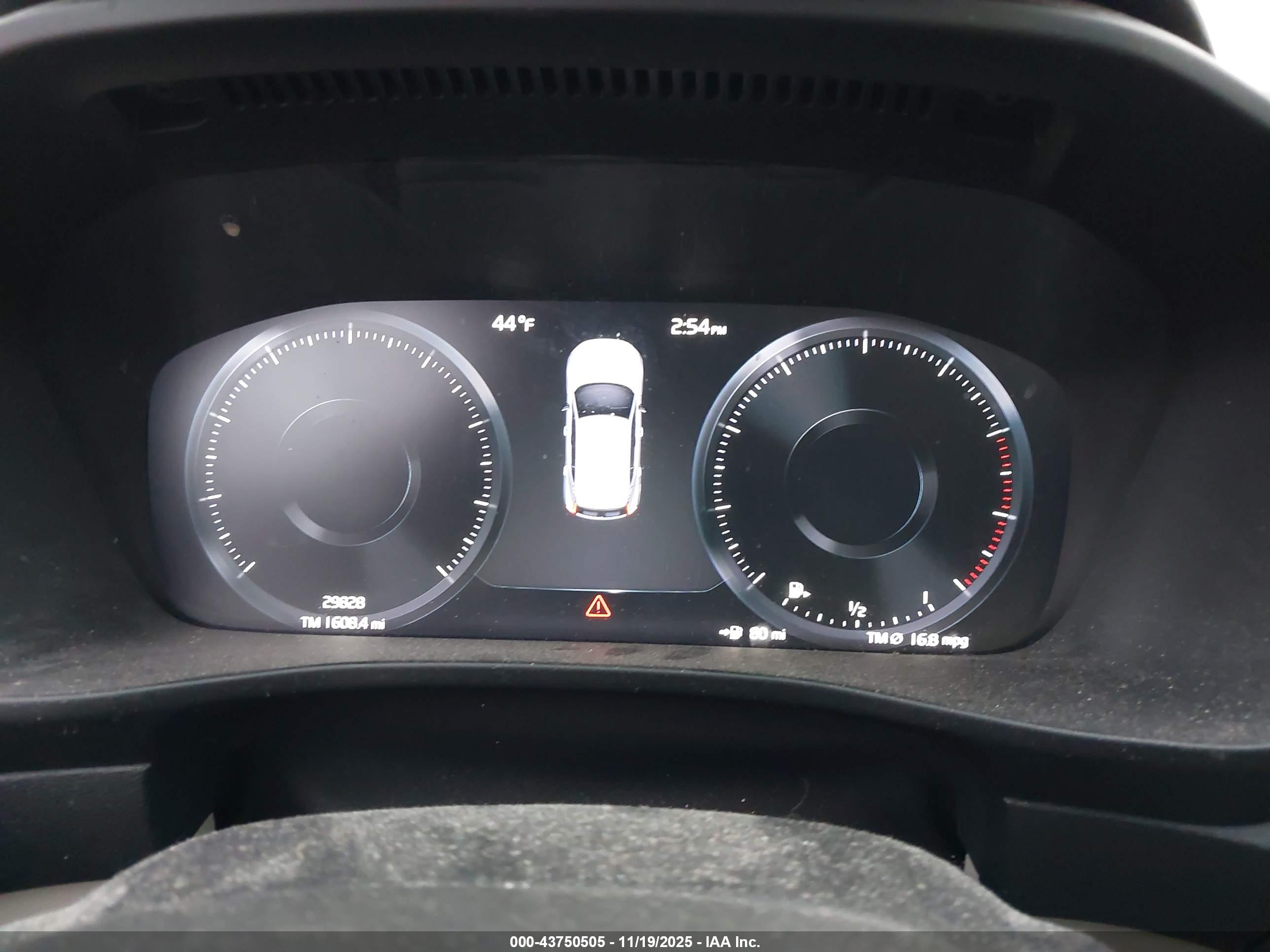 VOLVO XC40 image 7