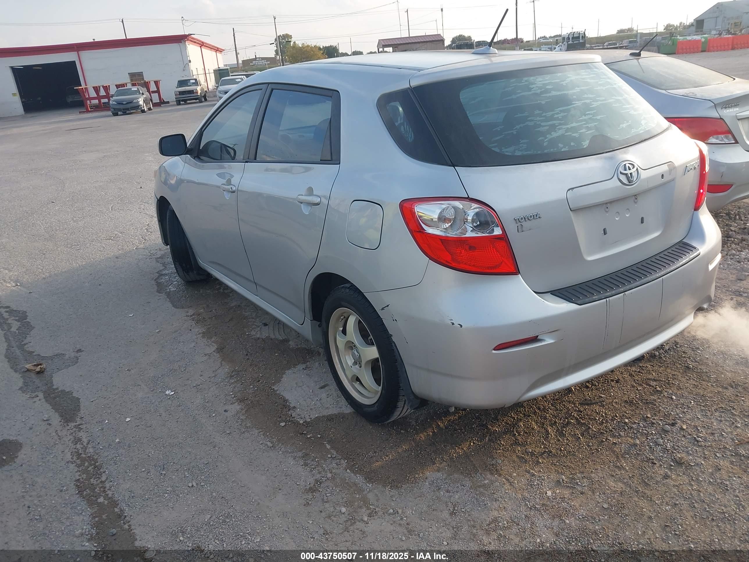 TOYOTA MATRIX image 3