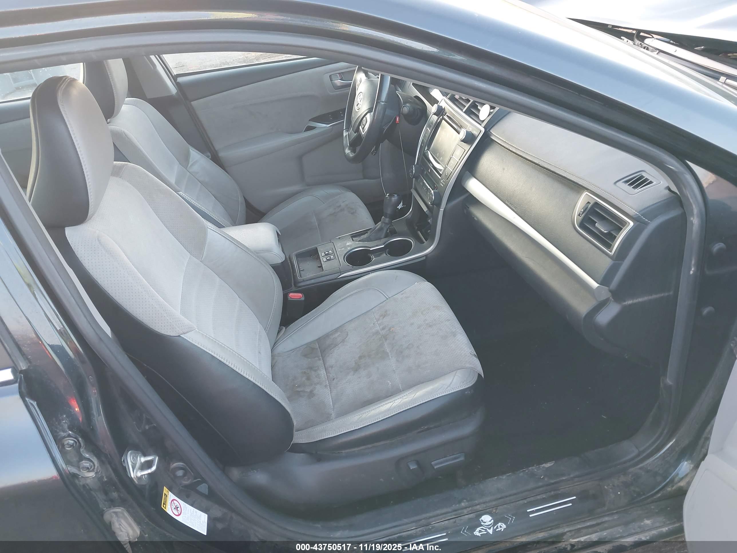 TOYOTA CAMRY image 5