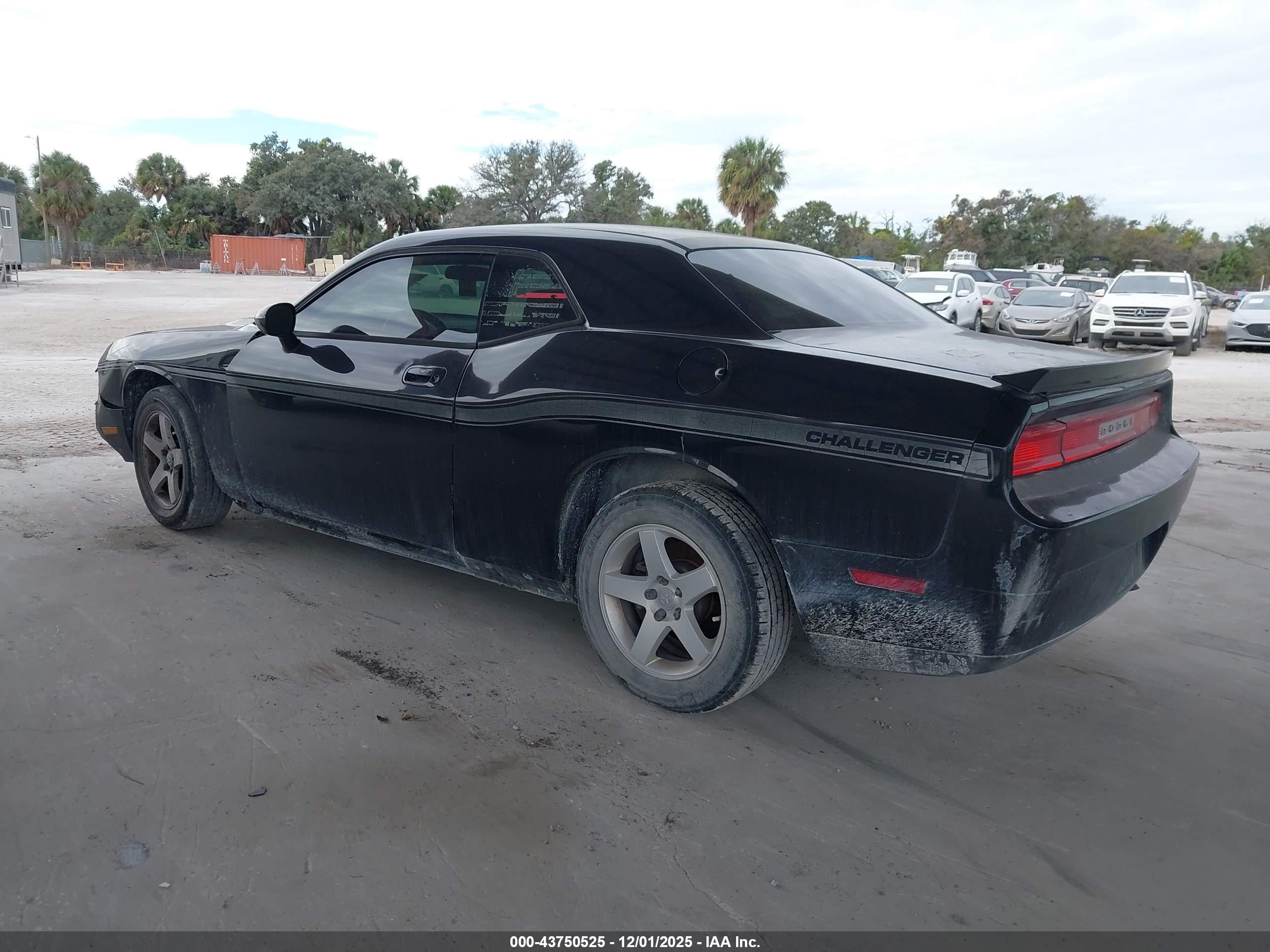 DODGE CHALLENGER image 3