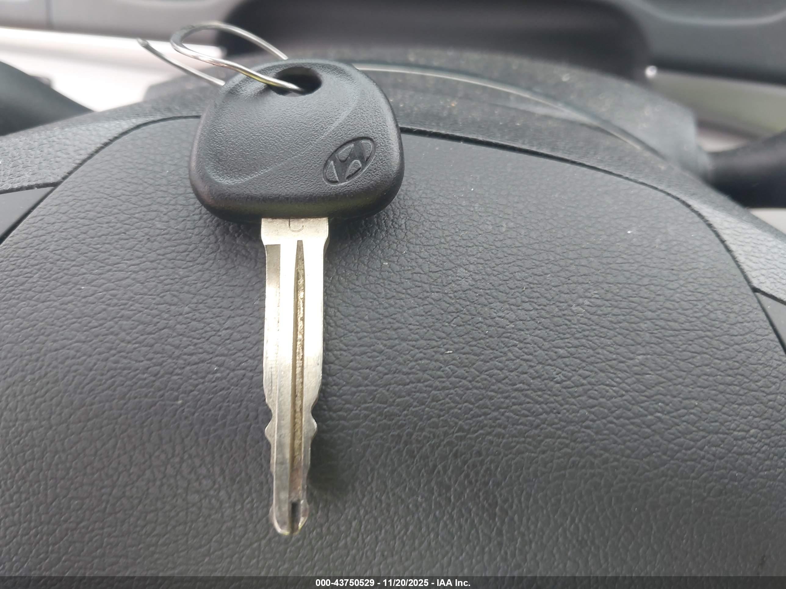 HYUNDAI ELANTRA image 11